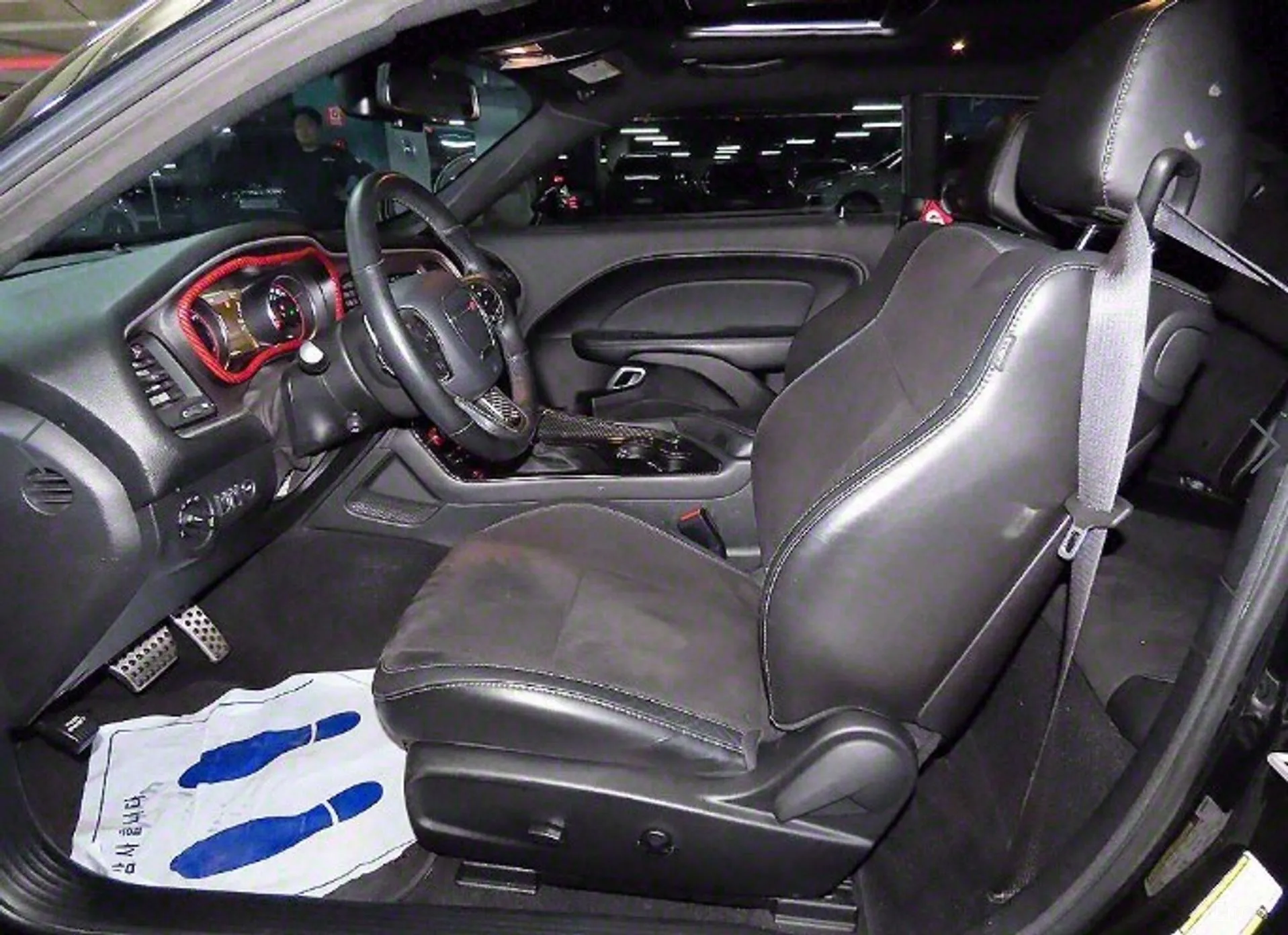 Dodge Challenger превью 6