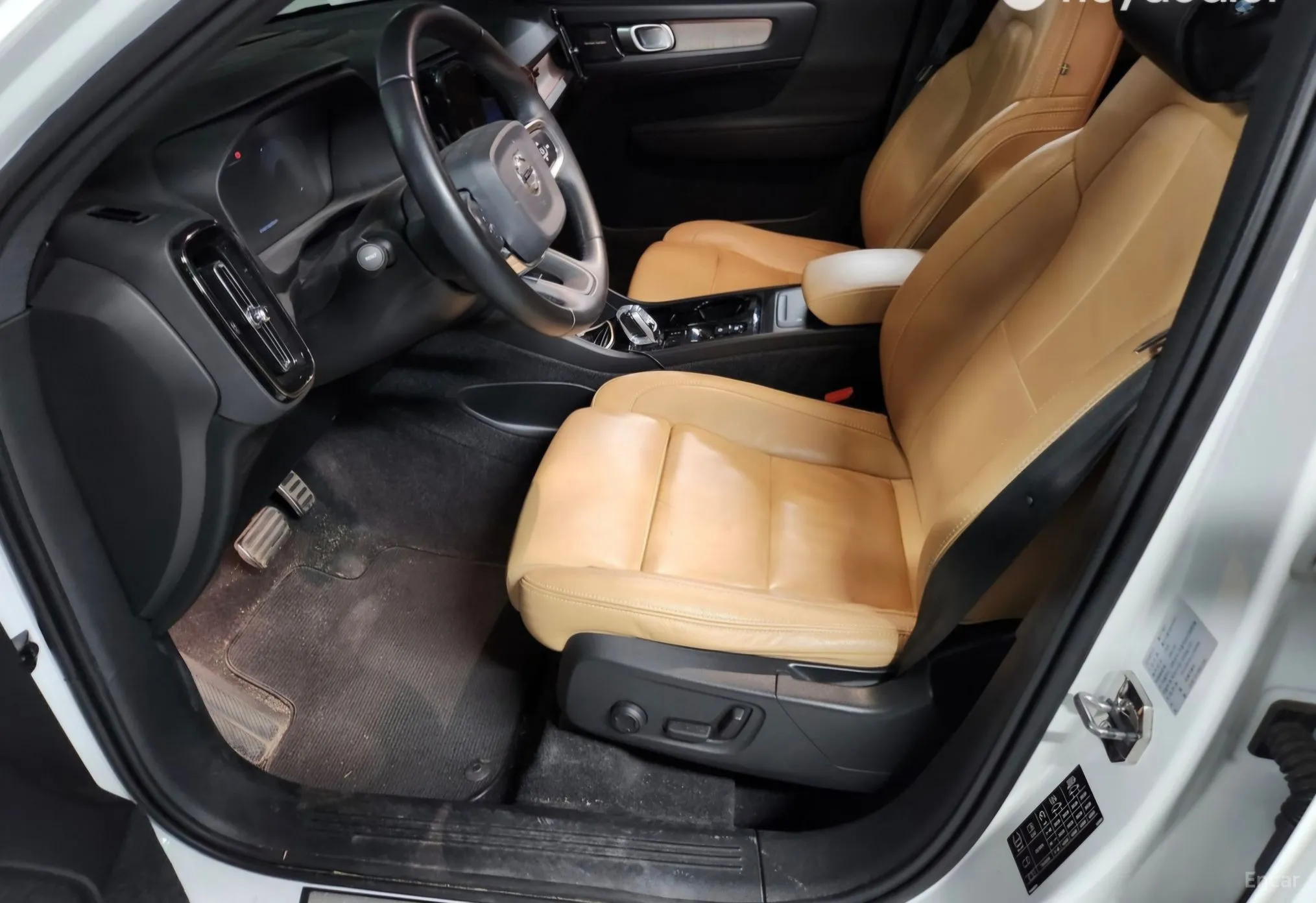 Volvo XC40 превью 10