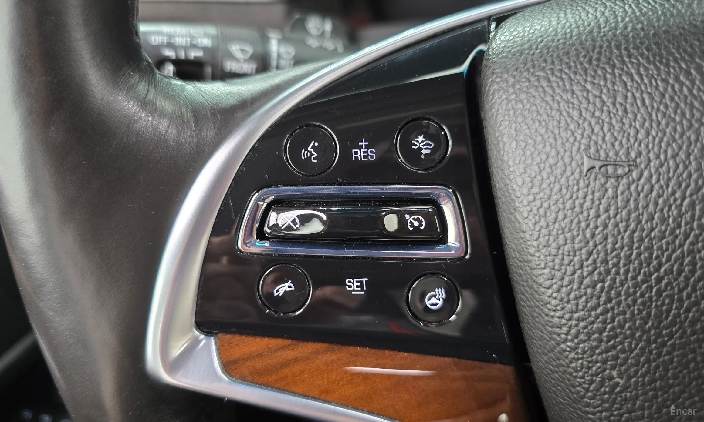 Cadillac Escalade превью 17