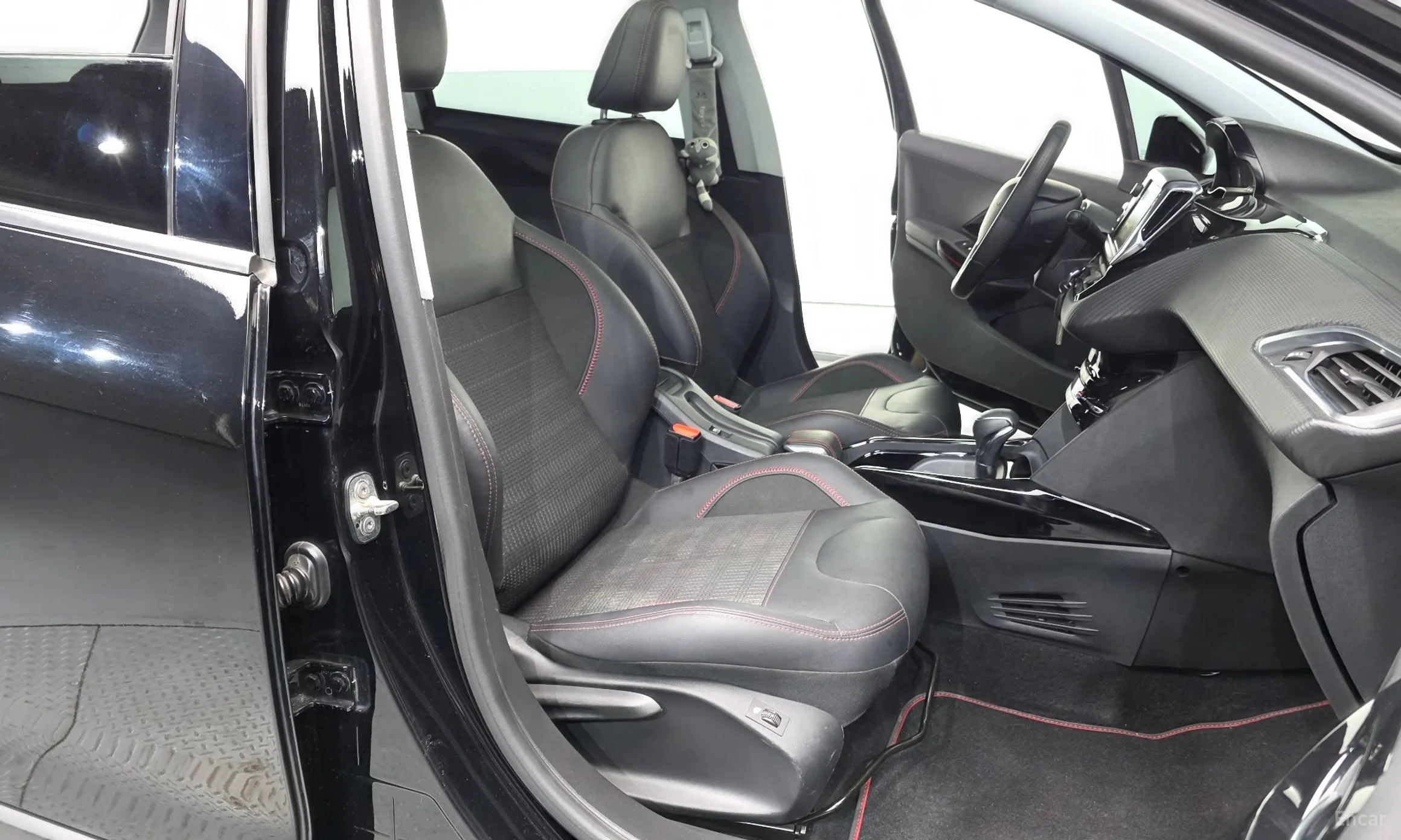 Peugeot 2008. превью 11