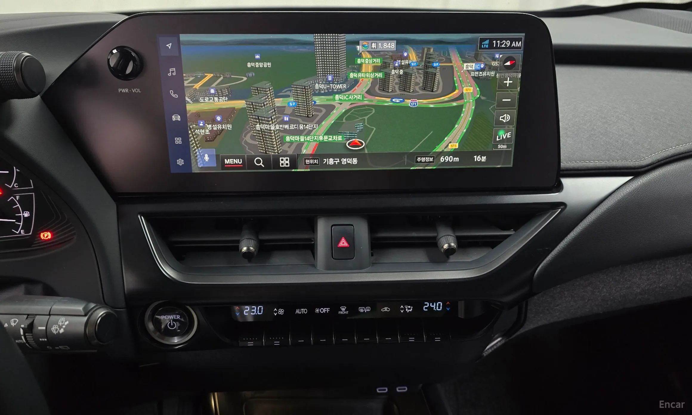 Lexus UX250h превью 13