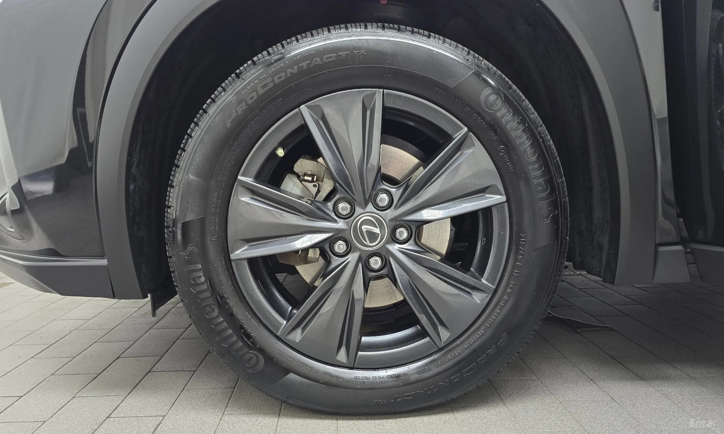 Lexus UX250h превью 5