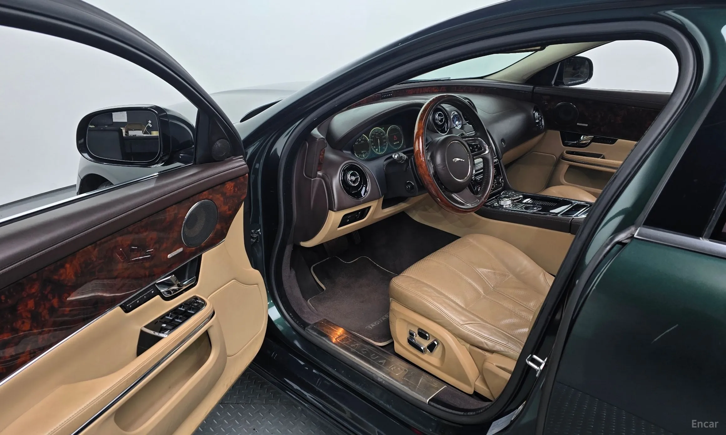 Jaguar All New XJ превью 11