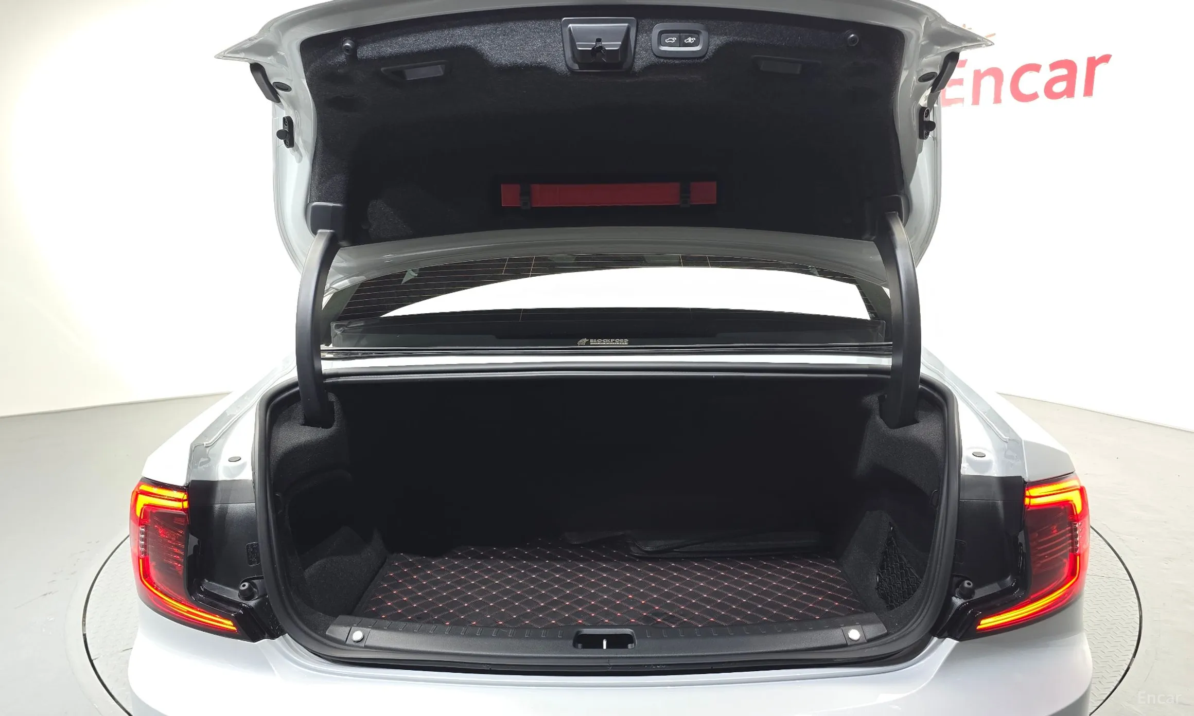 Volvo S90 превью 19