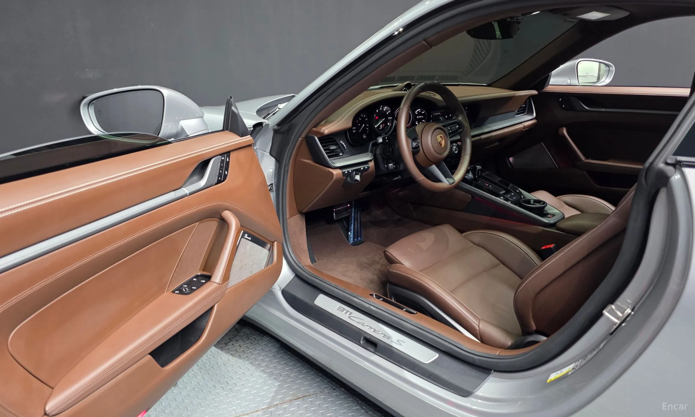 Porsche 911 (992) превью 10