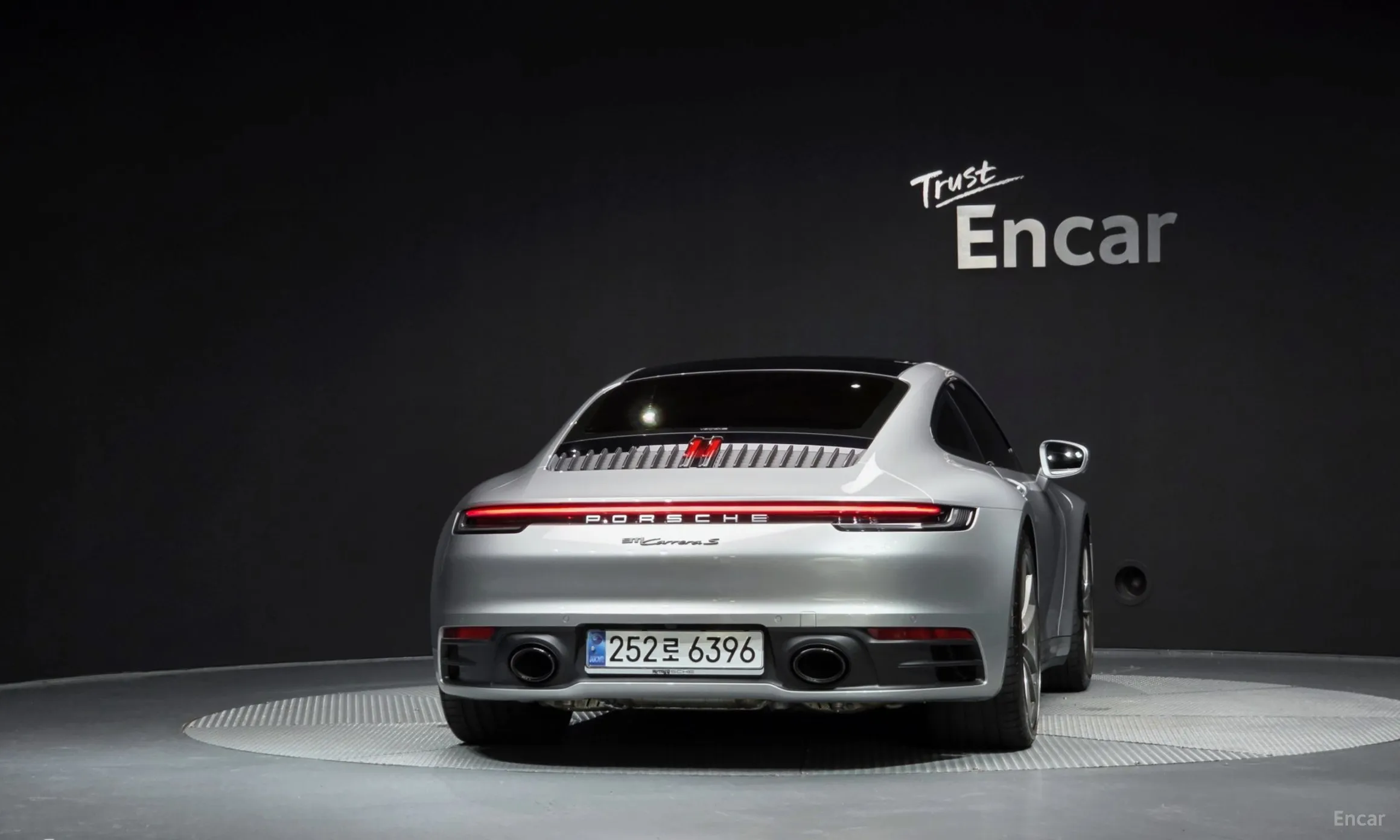 Porsche 911 (992) превью 4