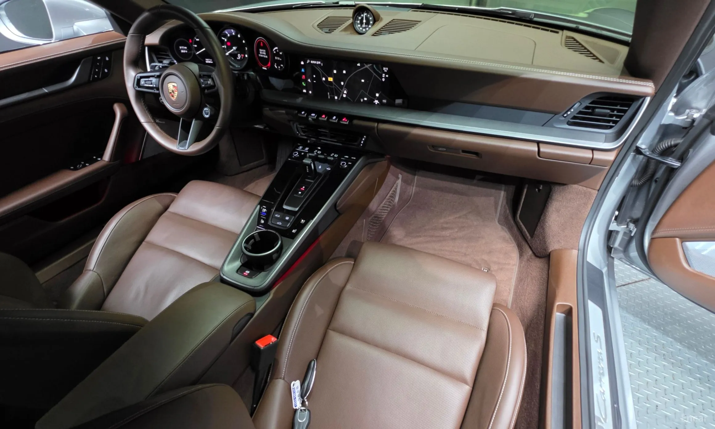 Porsche 911 (992) превью 7