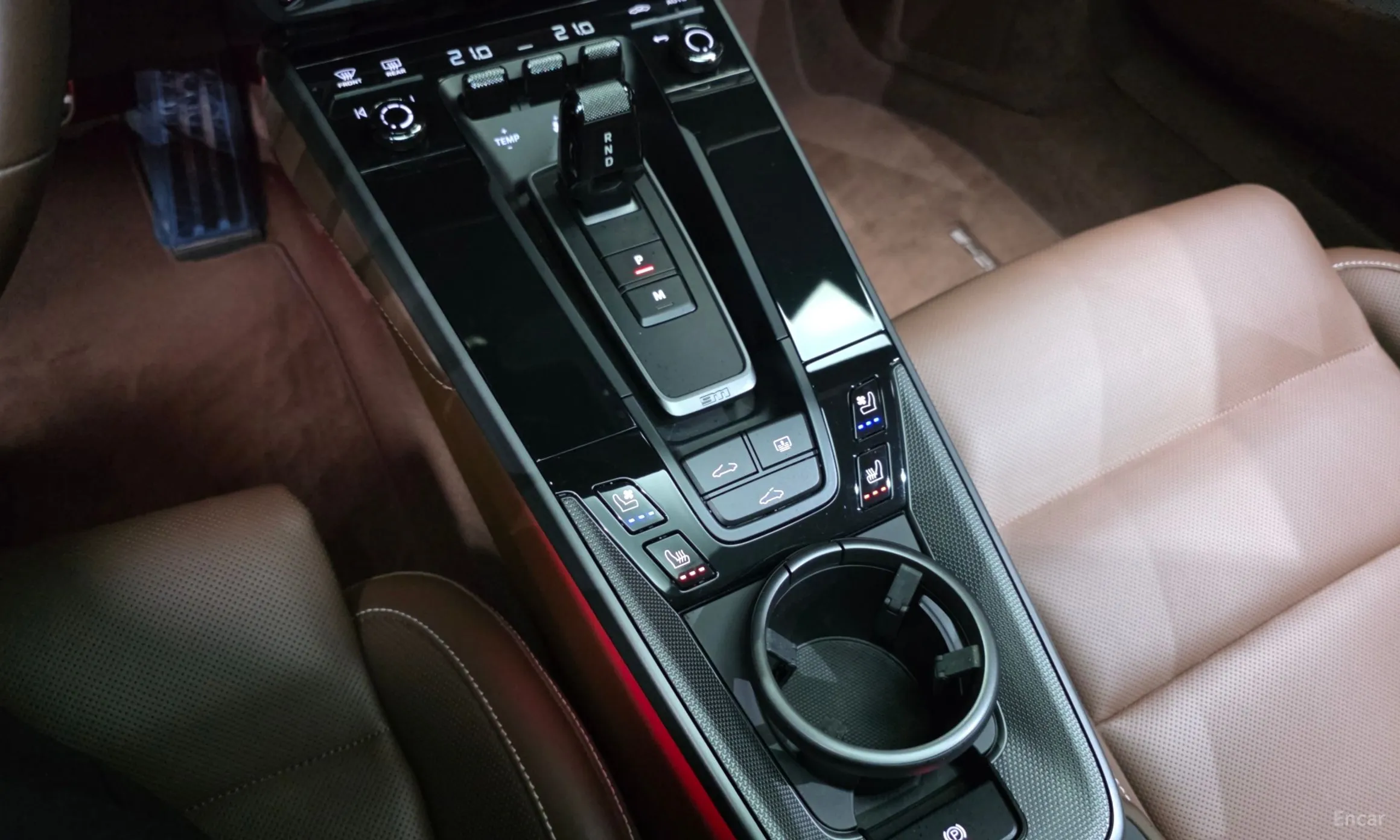 Porsche 911 (992) превью 9