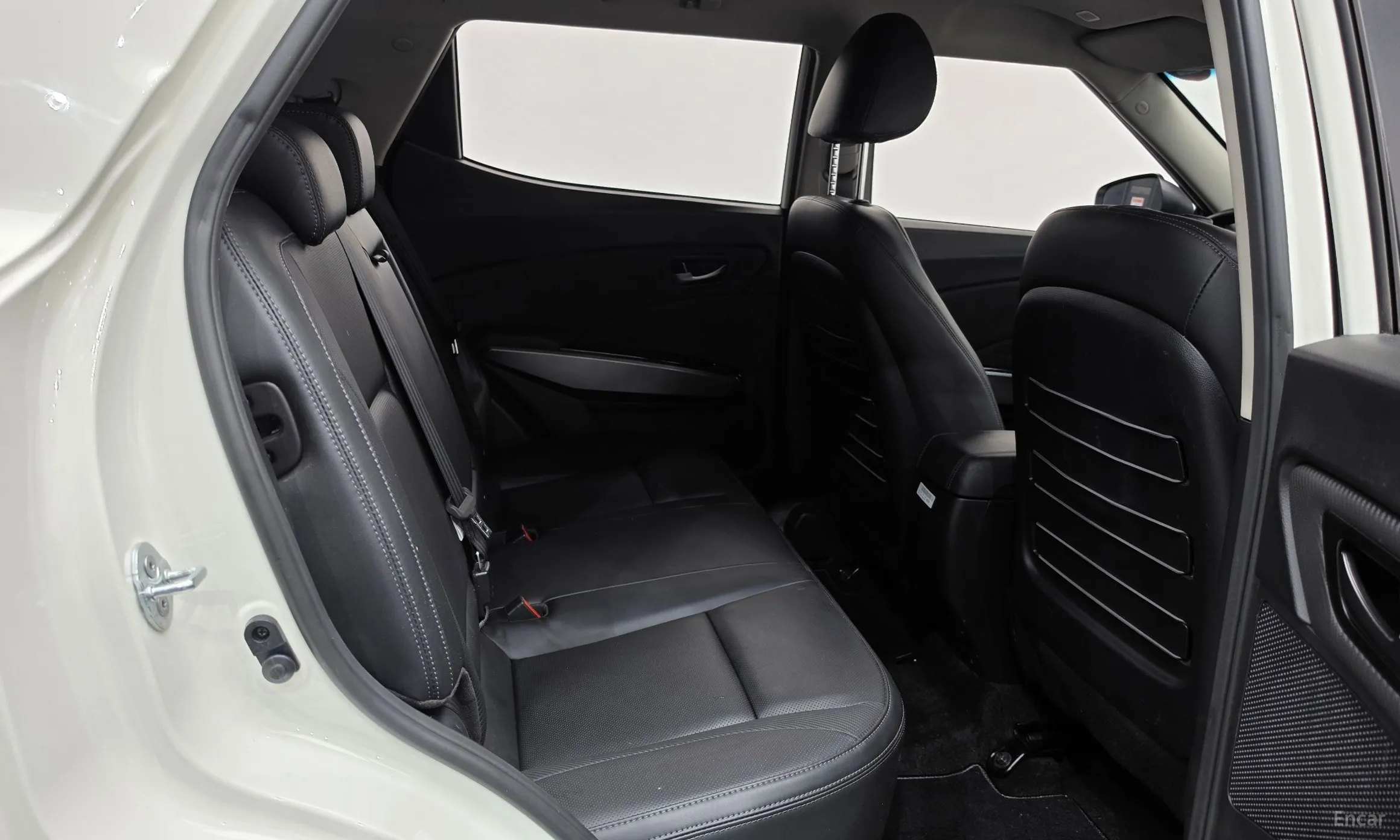 KG Mobility (SsangYong) Tivoli превью 11