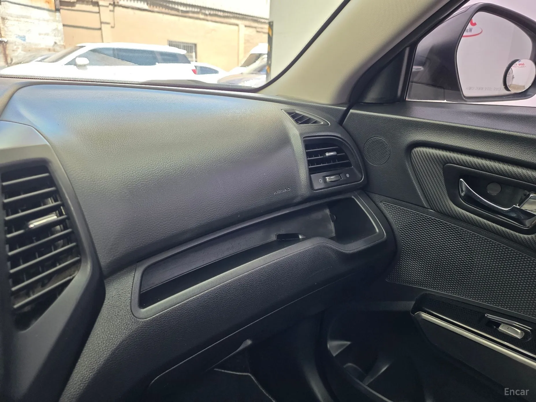 KG Mobility (SsangYong) Tivoli Air превью 14