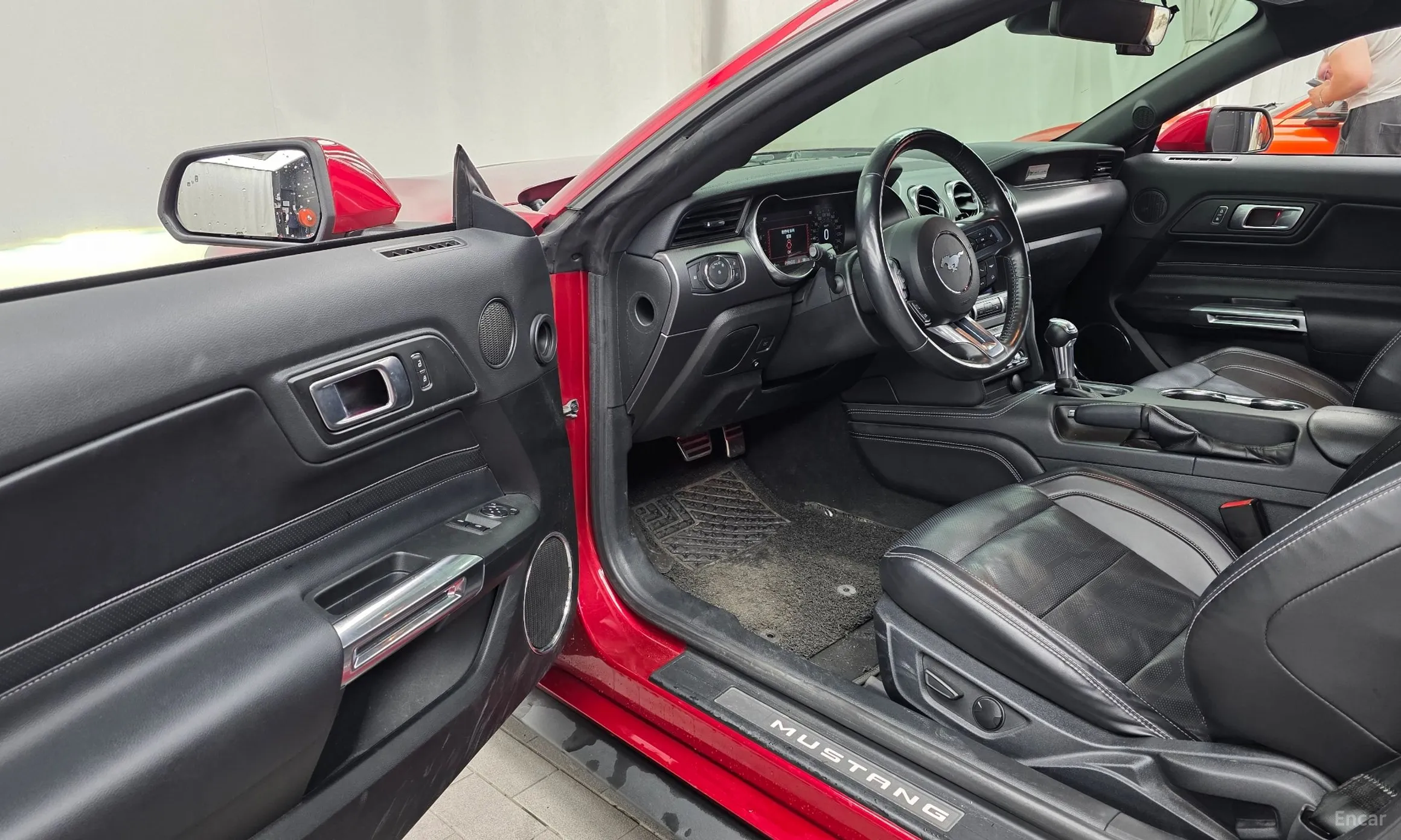 Ford Mustang превью 10