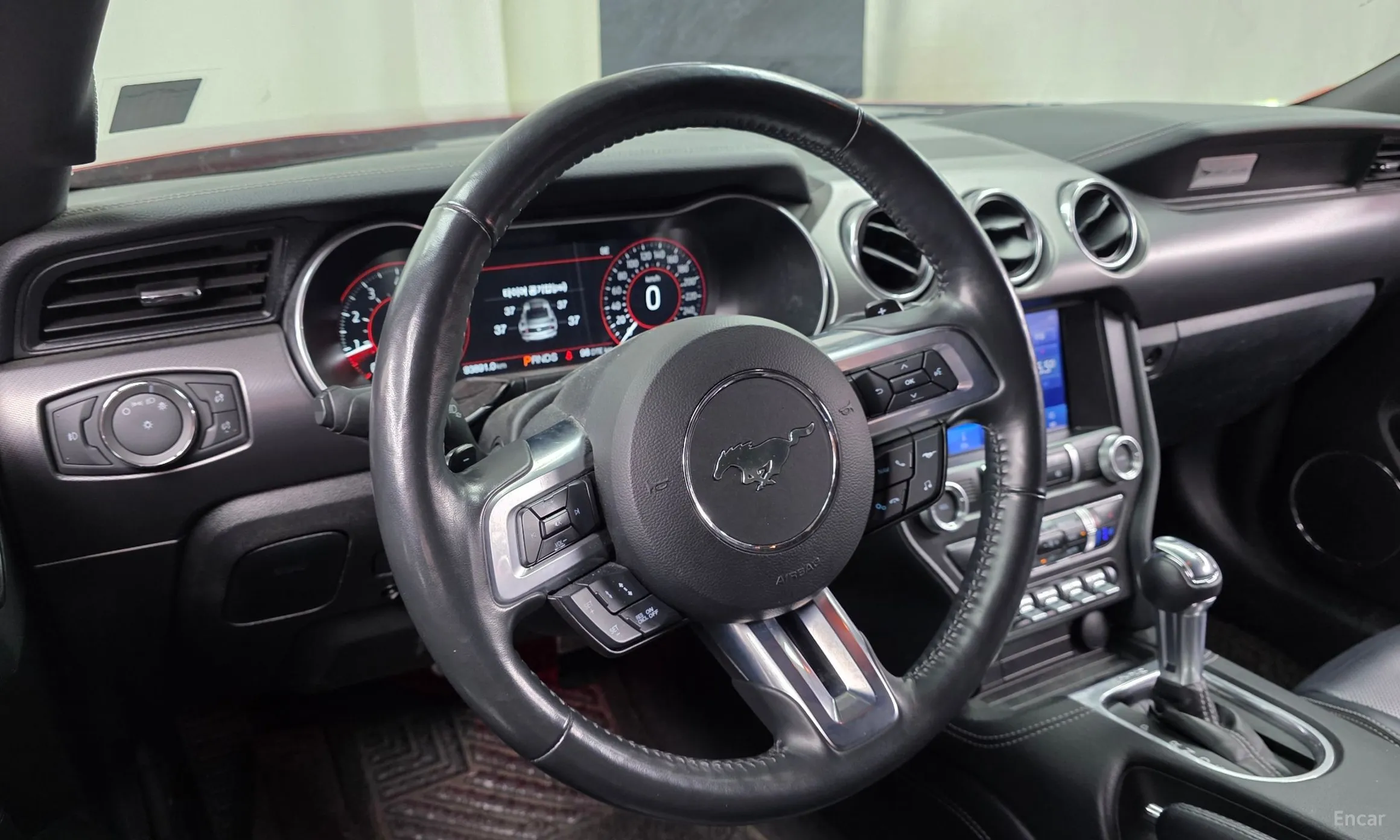 Ford Mustang превью 12