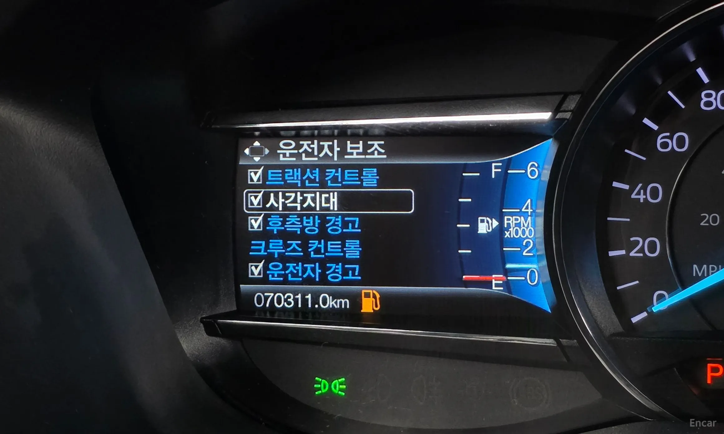 Ford Explorer превью 18