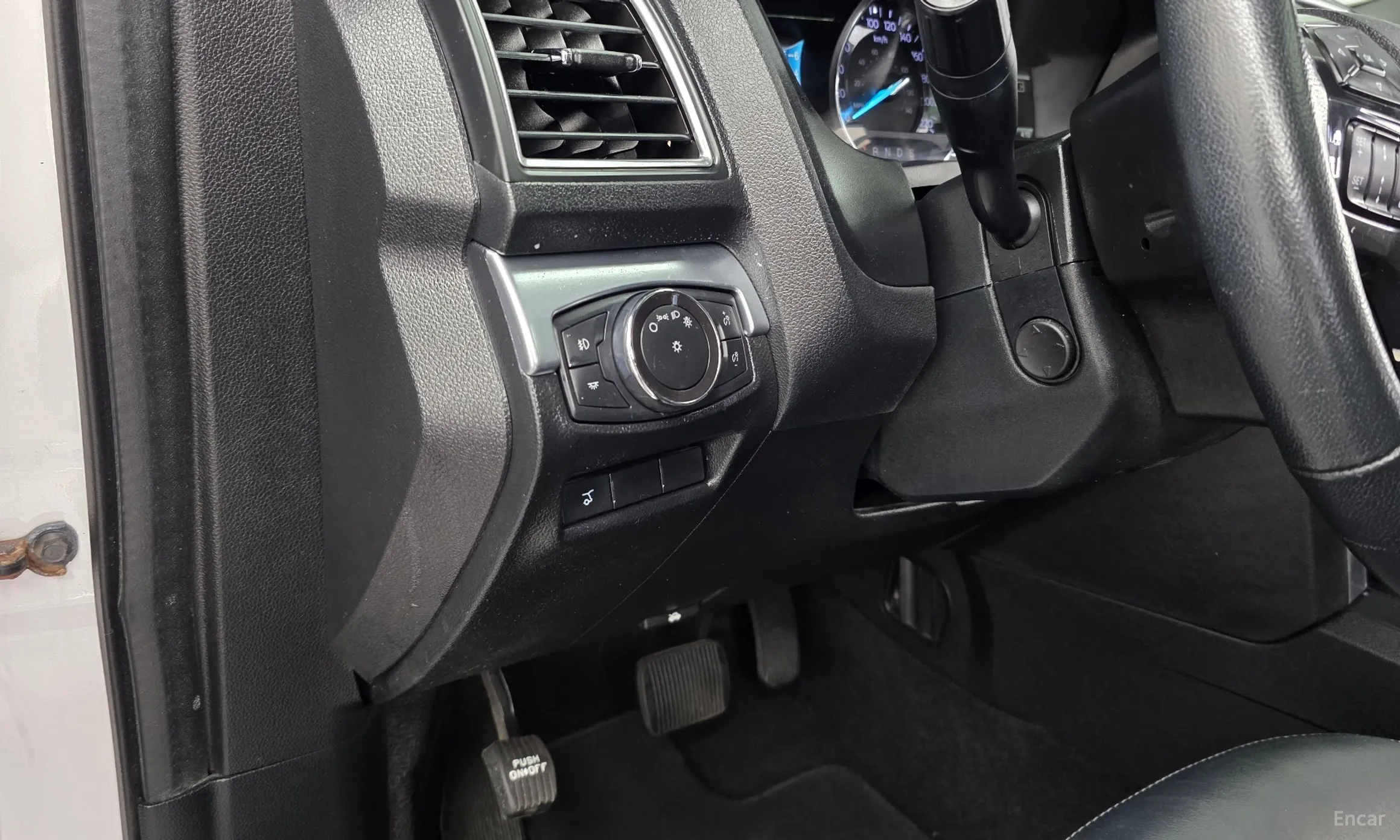 Ford Explorer превью 19