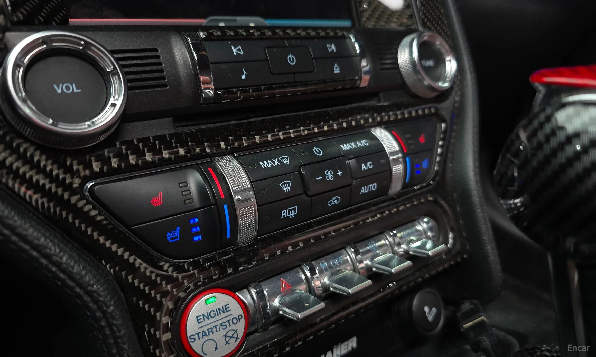 Ford Mustang превью 17