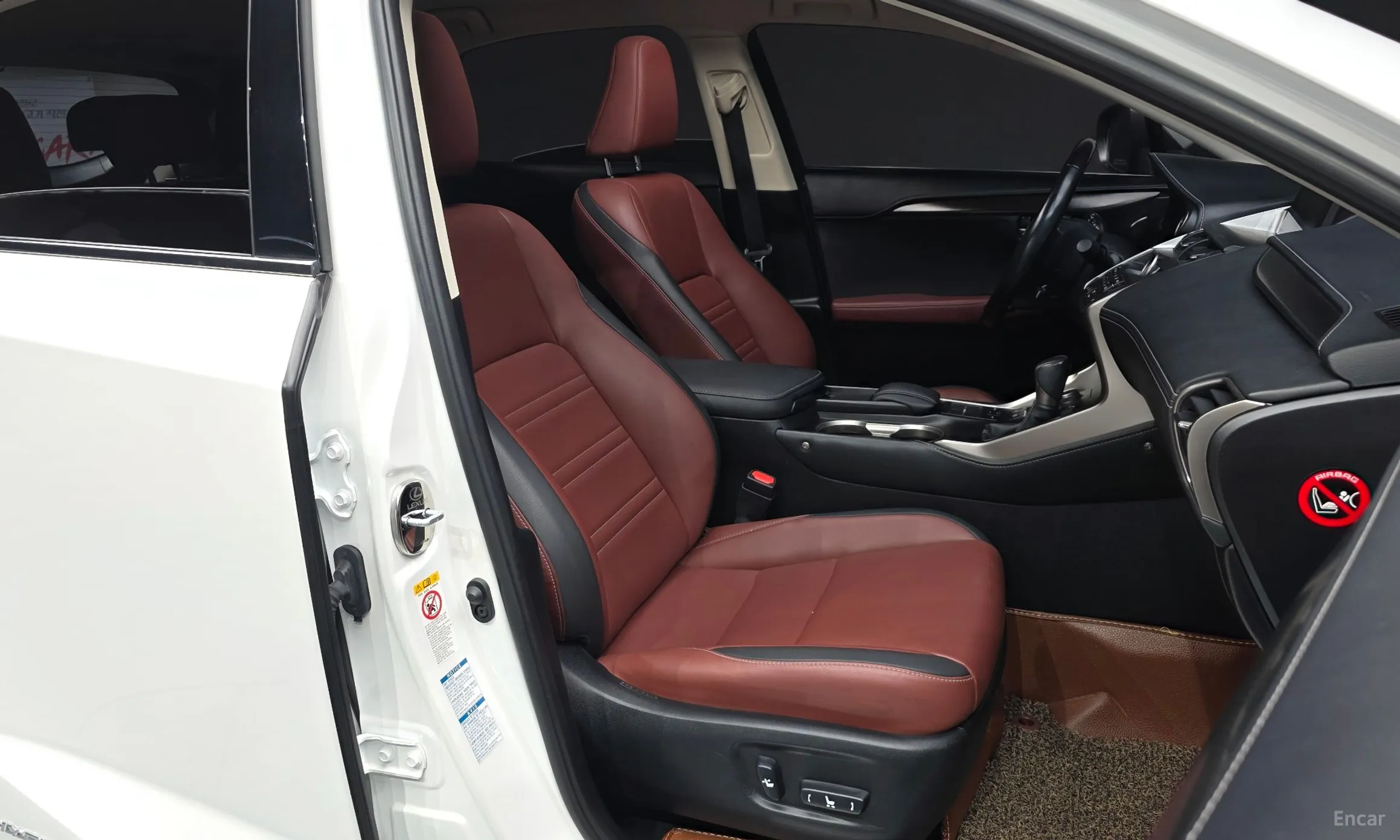 Lexus NX300h превью 11