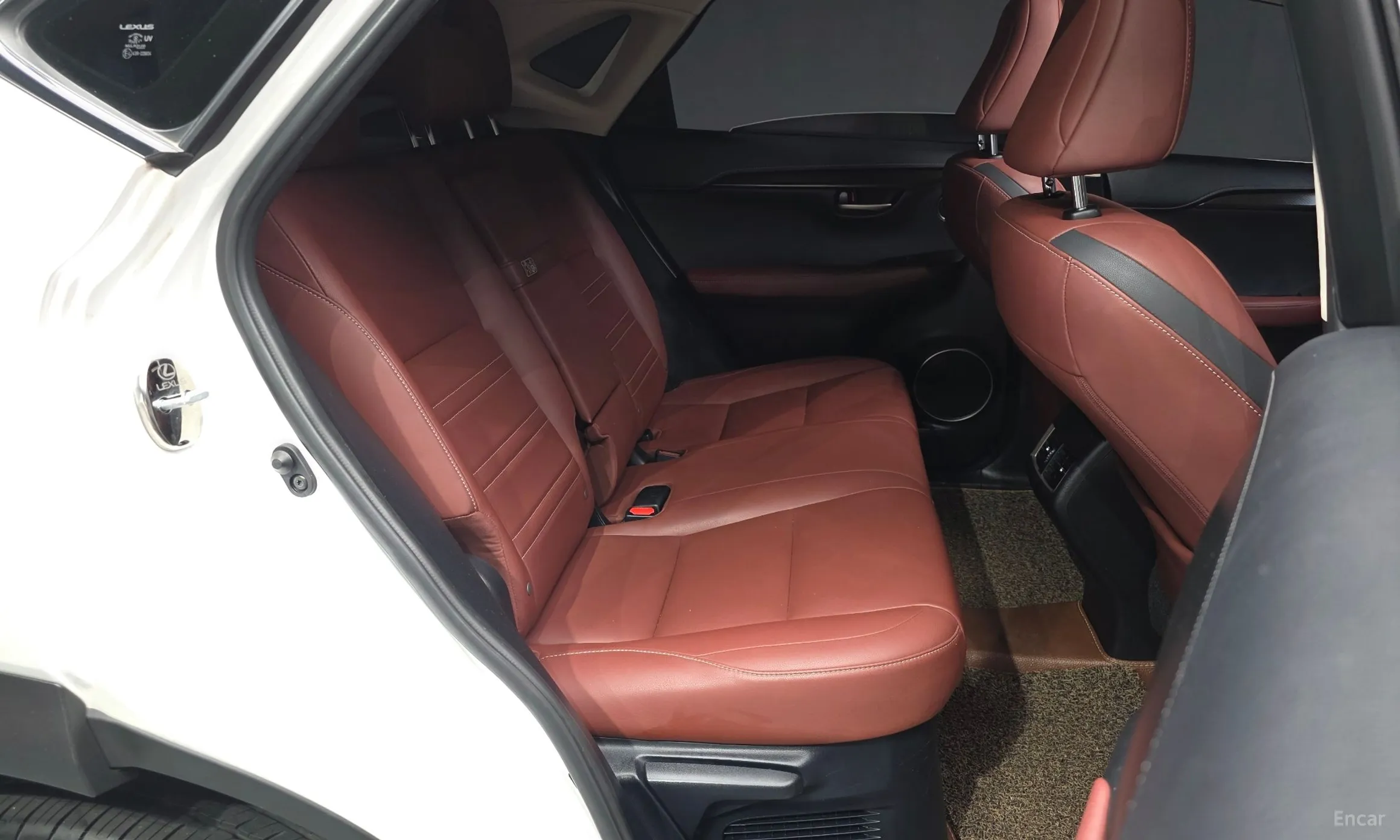 Lexus NX300h превью 12