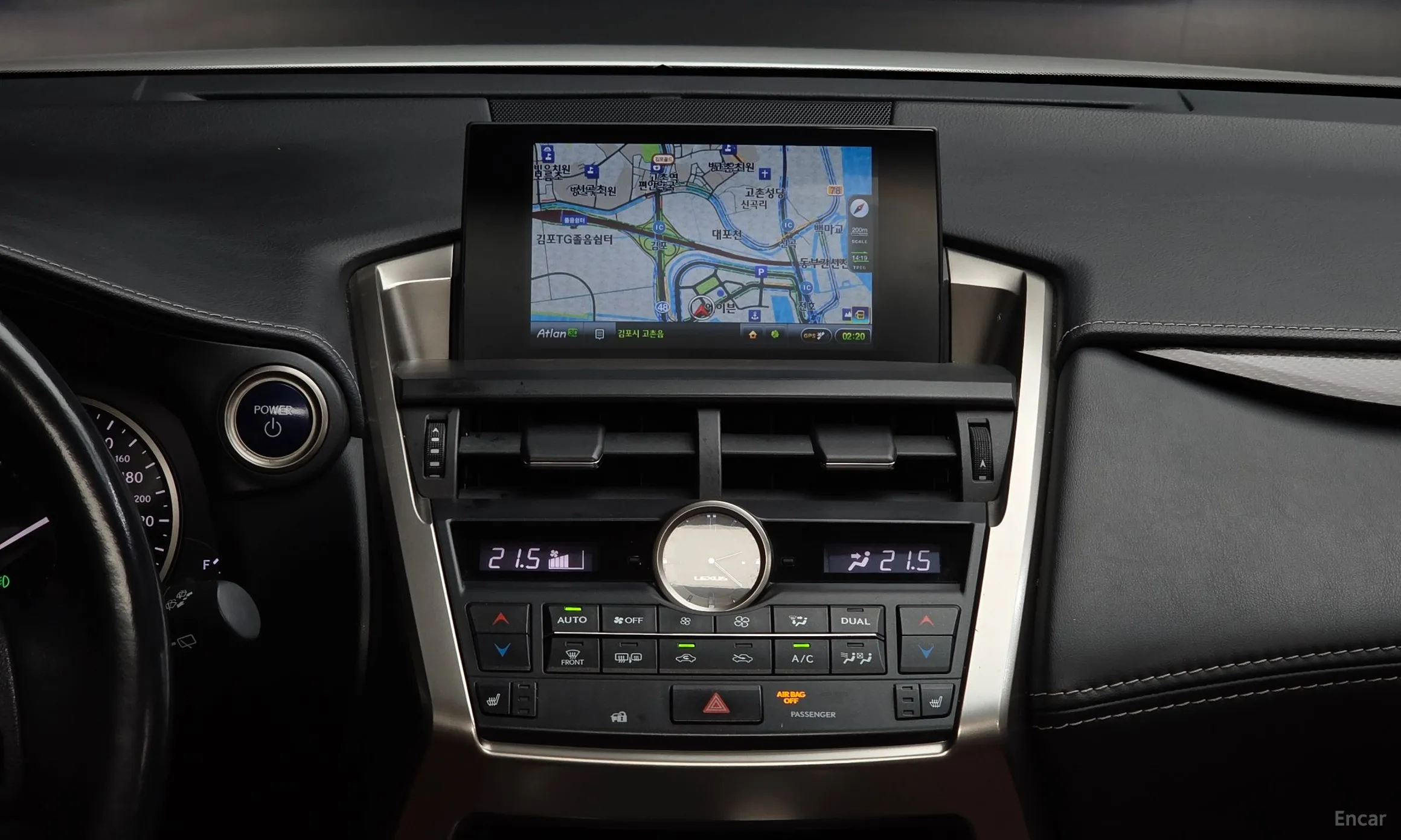 Lexus NX300h превью 14