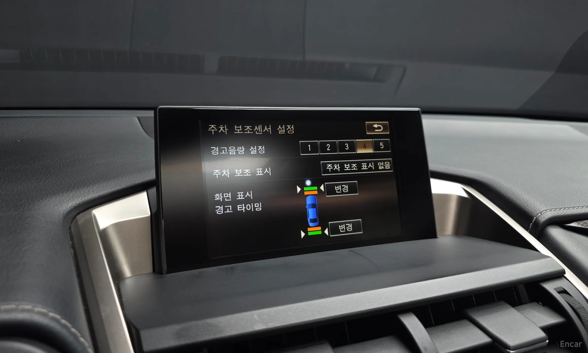 Lexus NX300h превью 16
