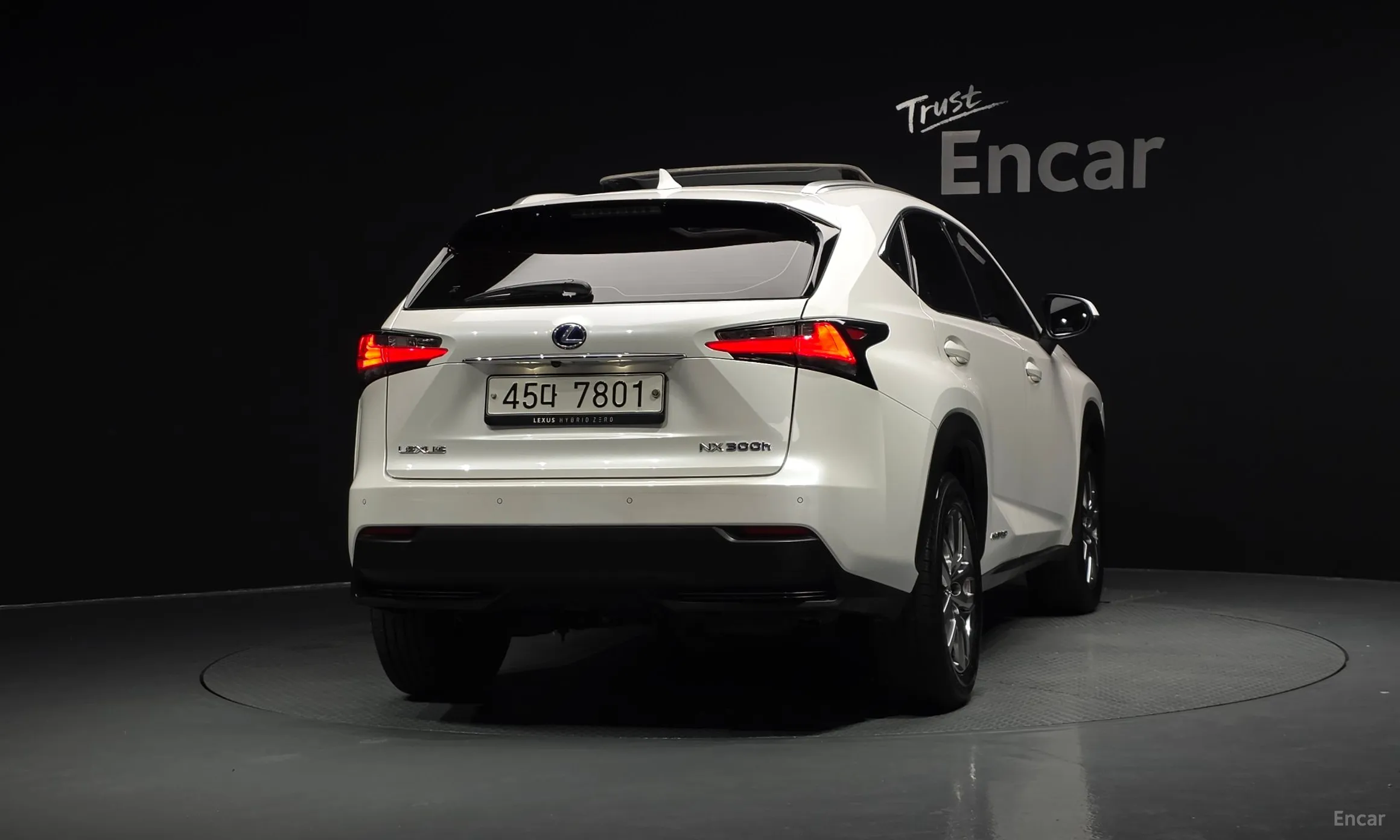 Lexus NX300h превью 4