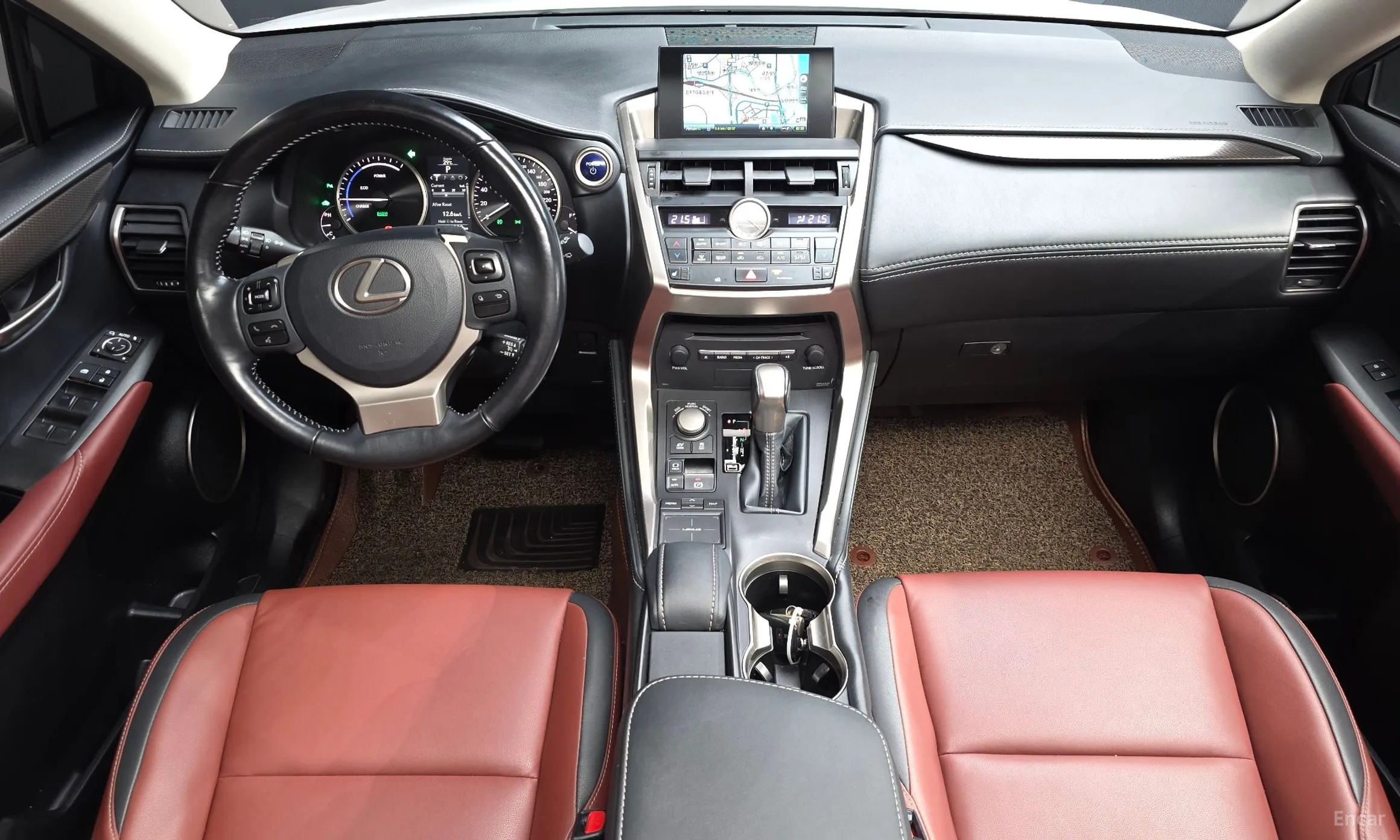 Lexus NX300h превью 7