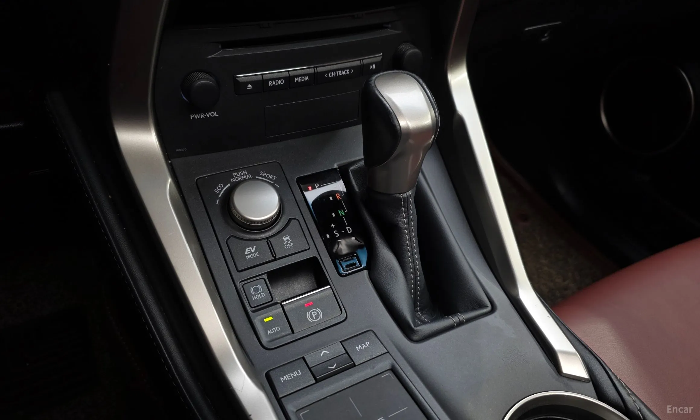 Lexus NX300h превью 9