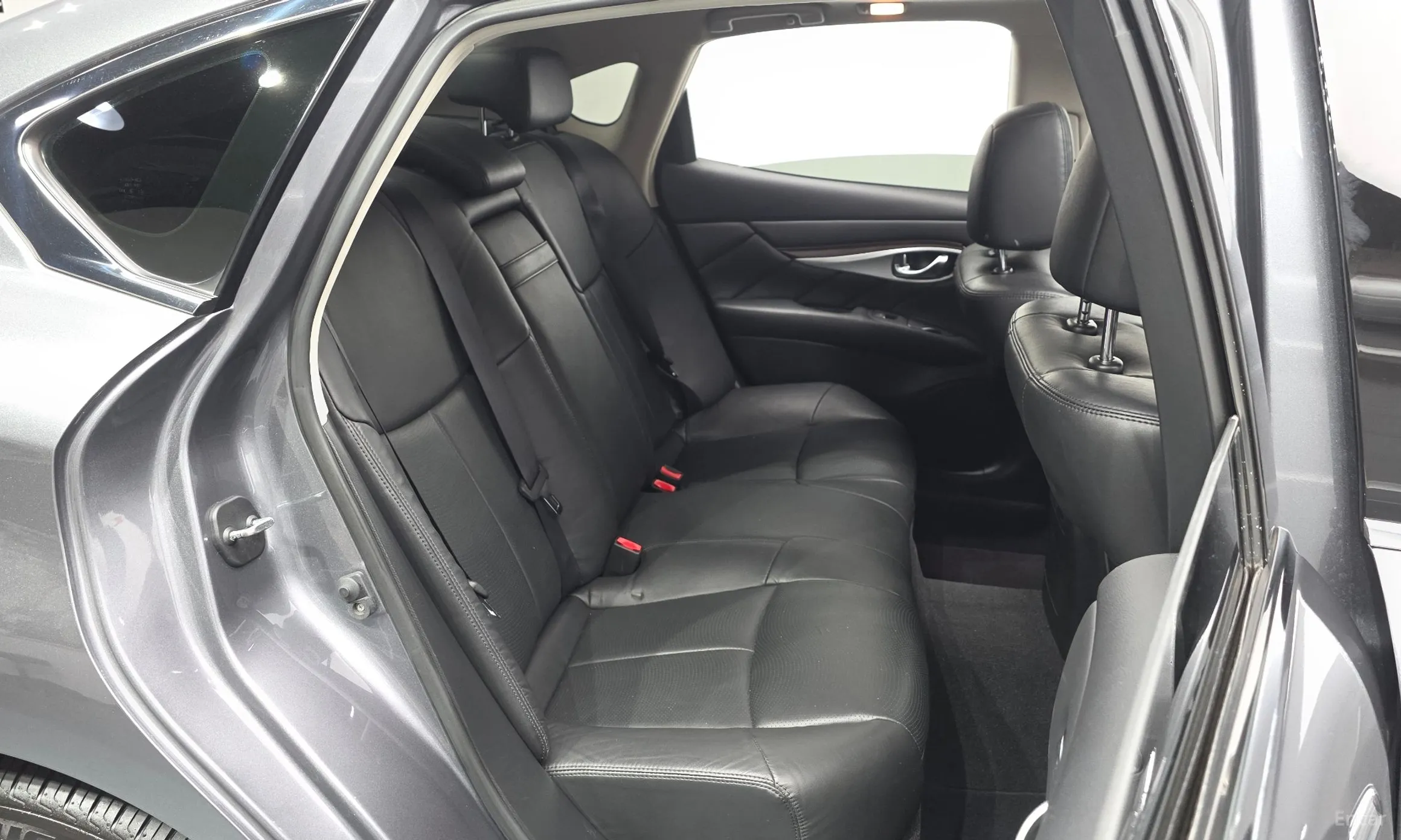 Infiniti Q70 превью 11