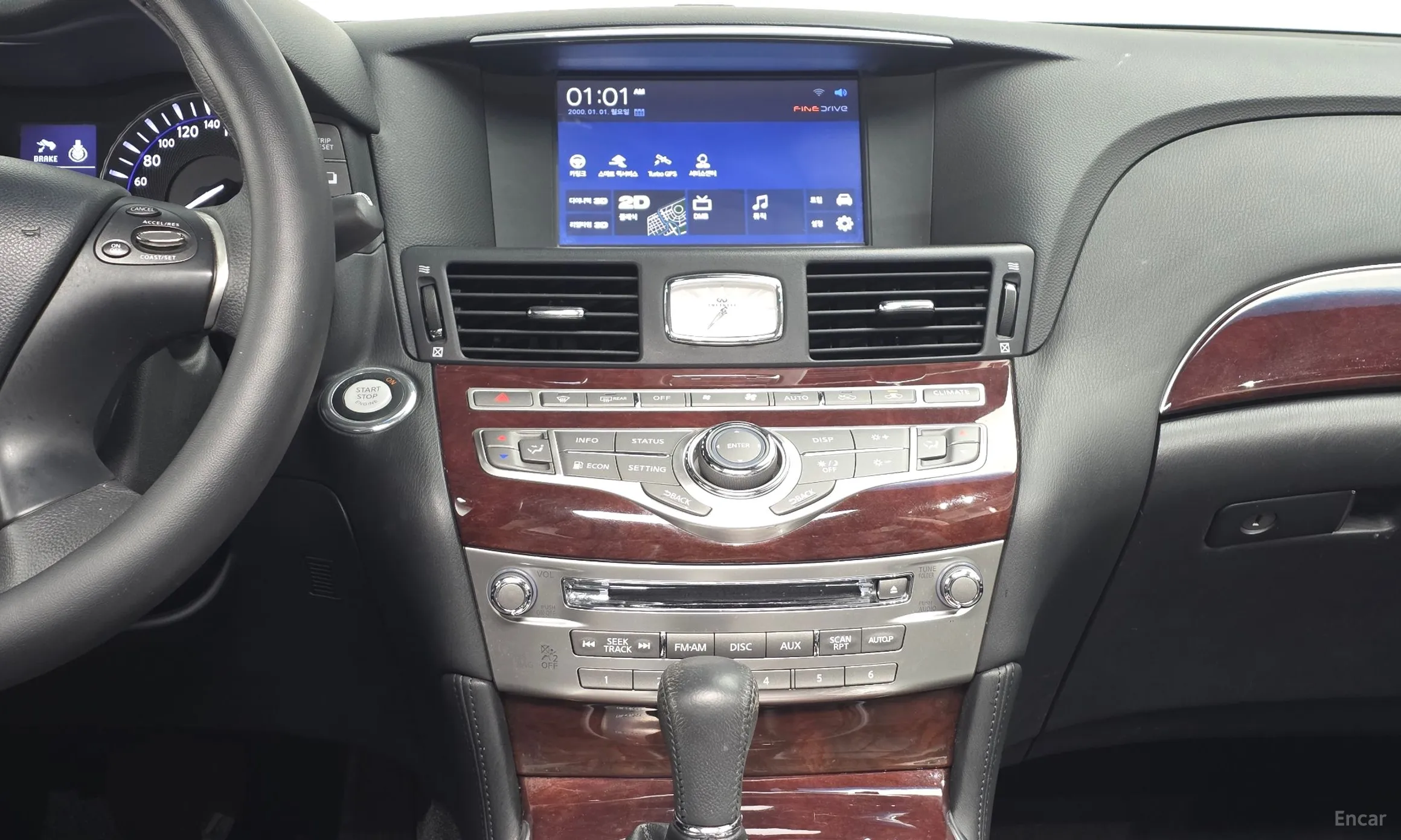 Infiniti Q70 превью 13