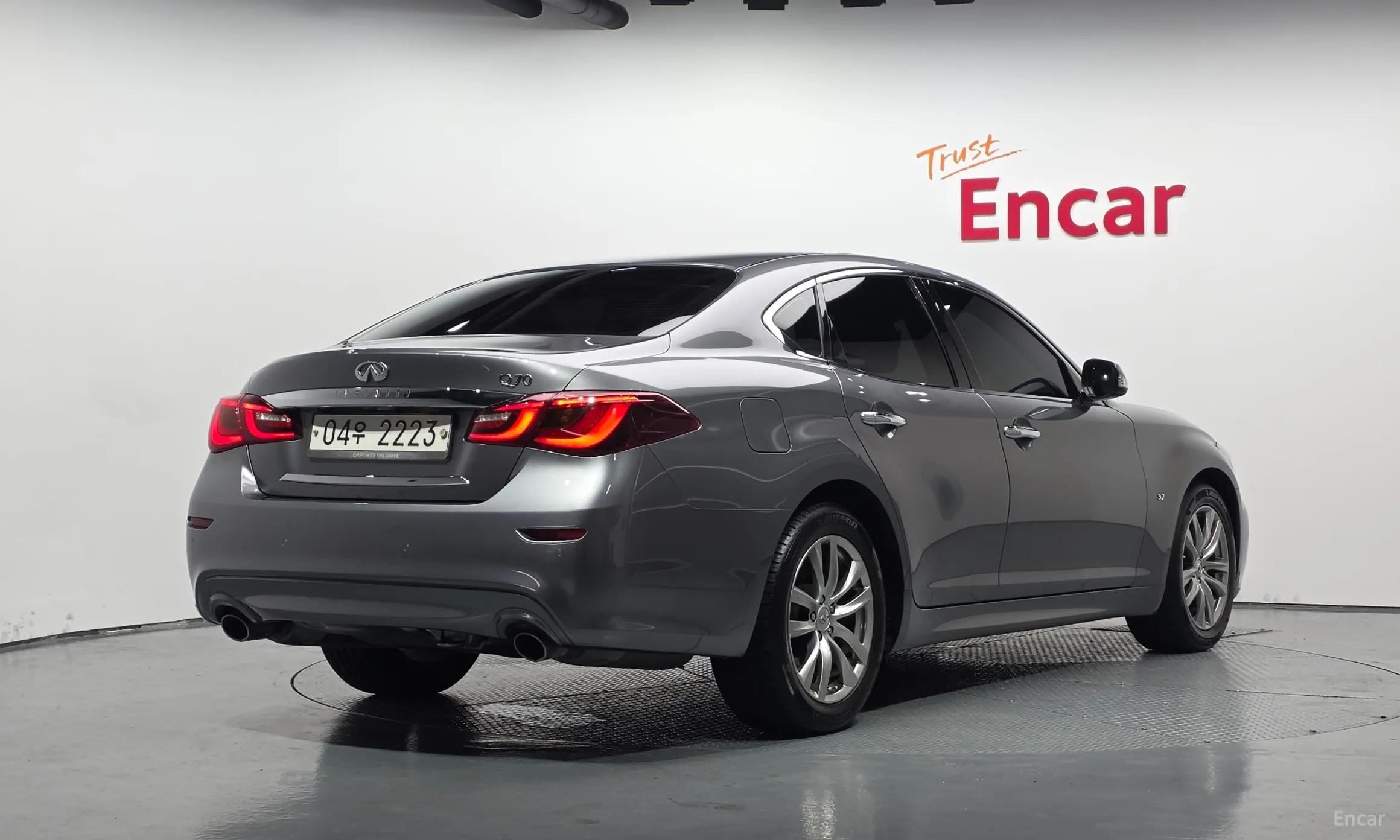 Infiniti Q70