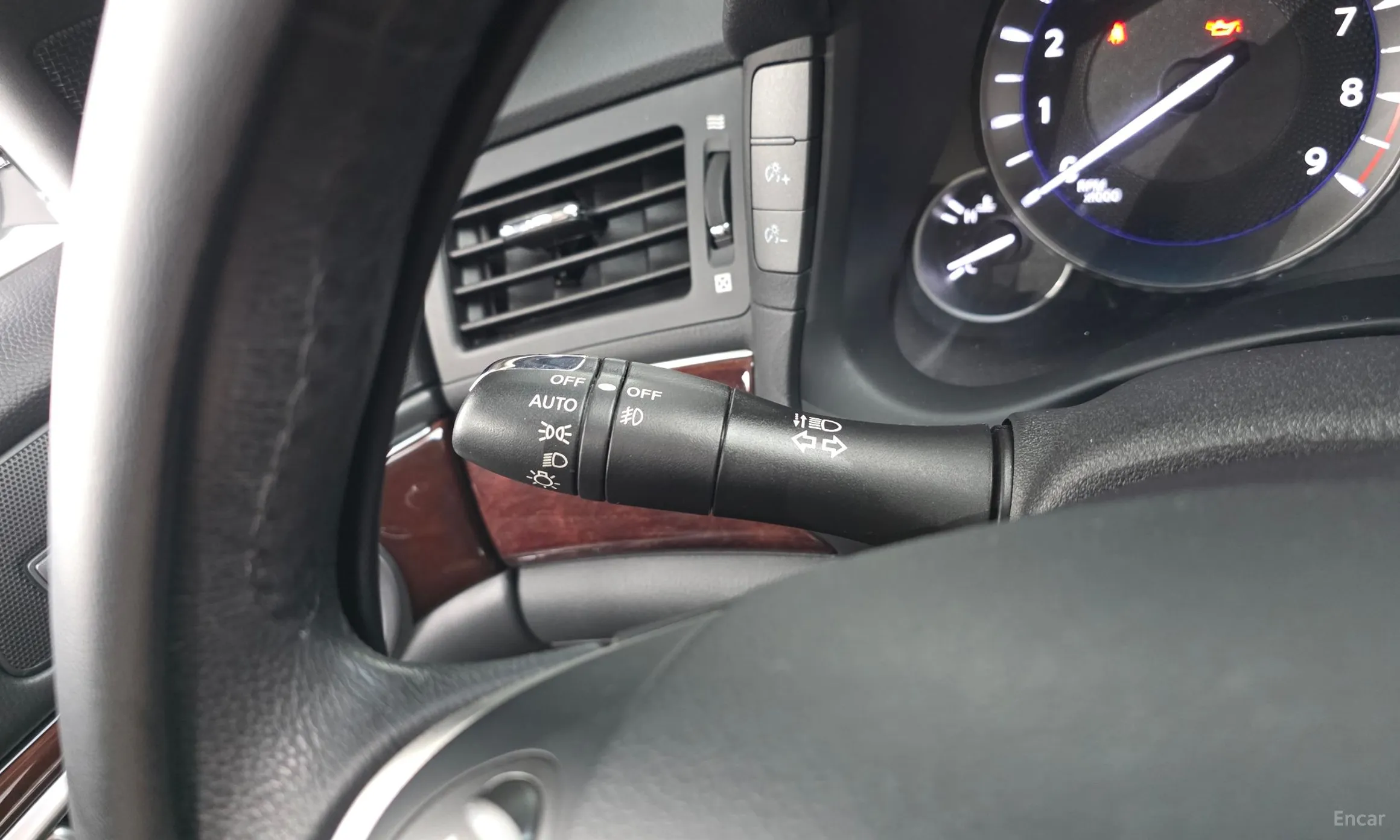 Infiniti Q70 превью 18