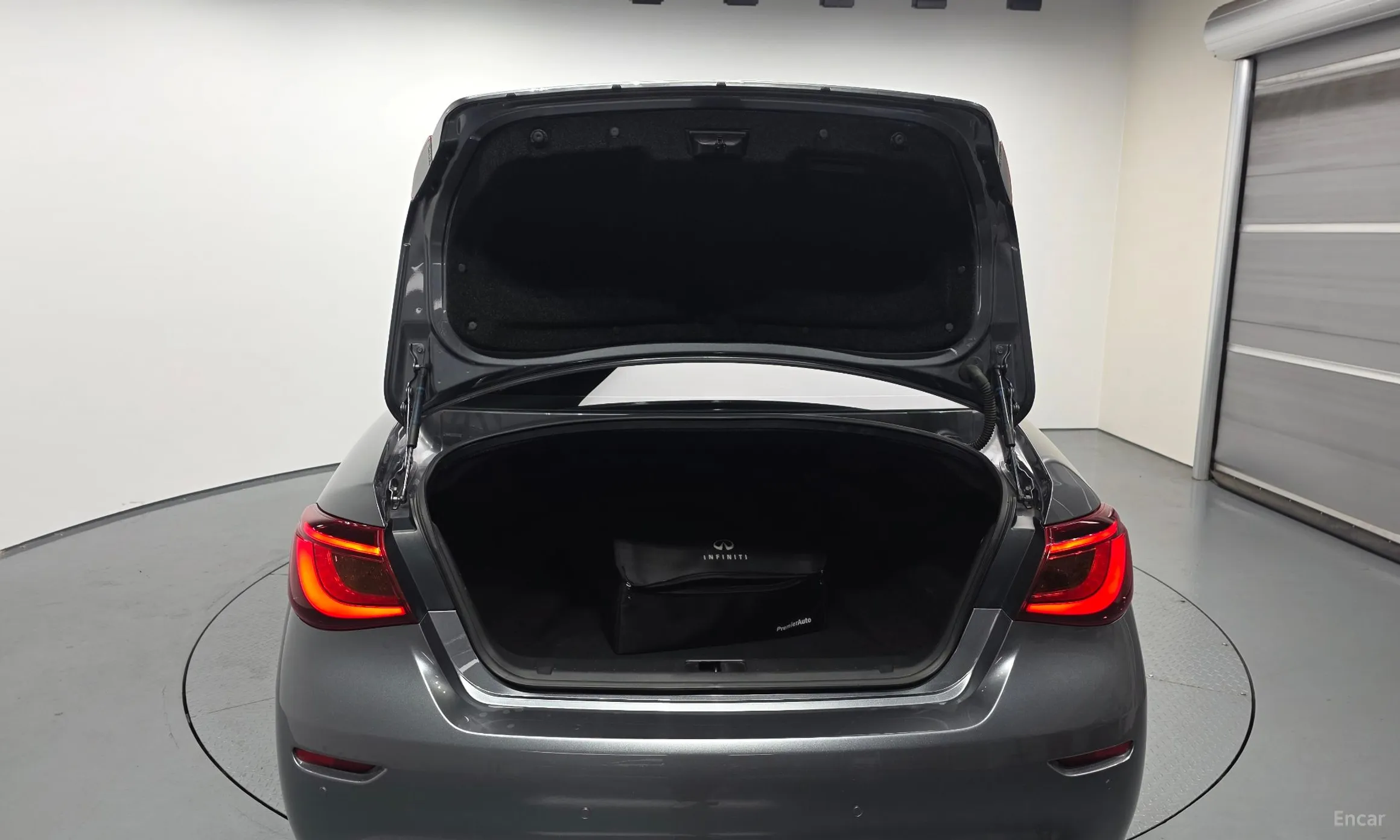 Infiniti Q70 превью 20