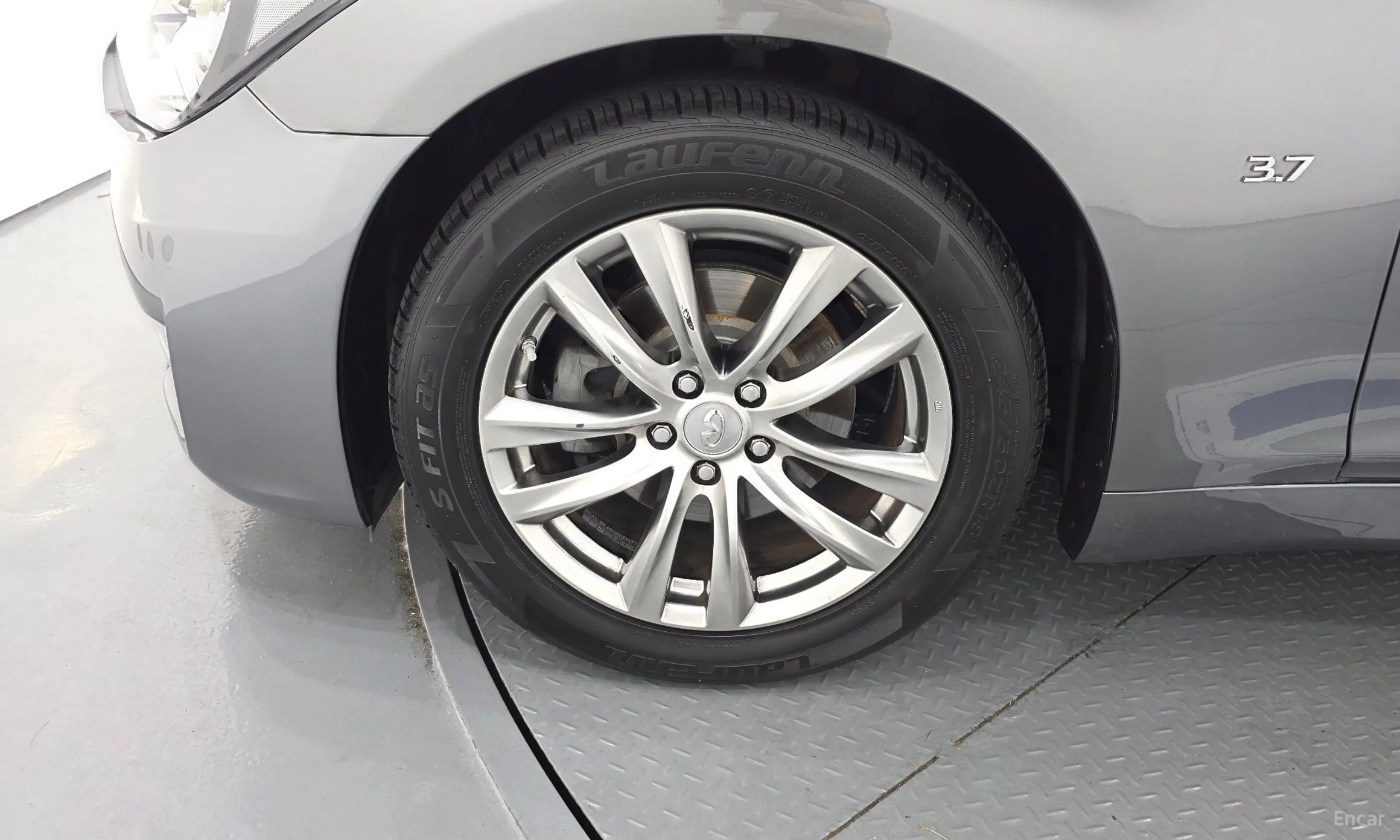 Infiniti Q70 превью 5