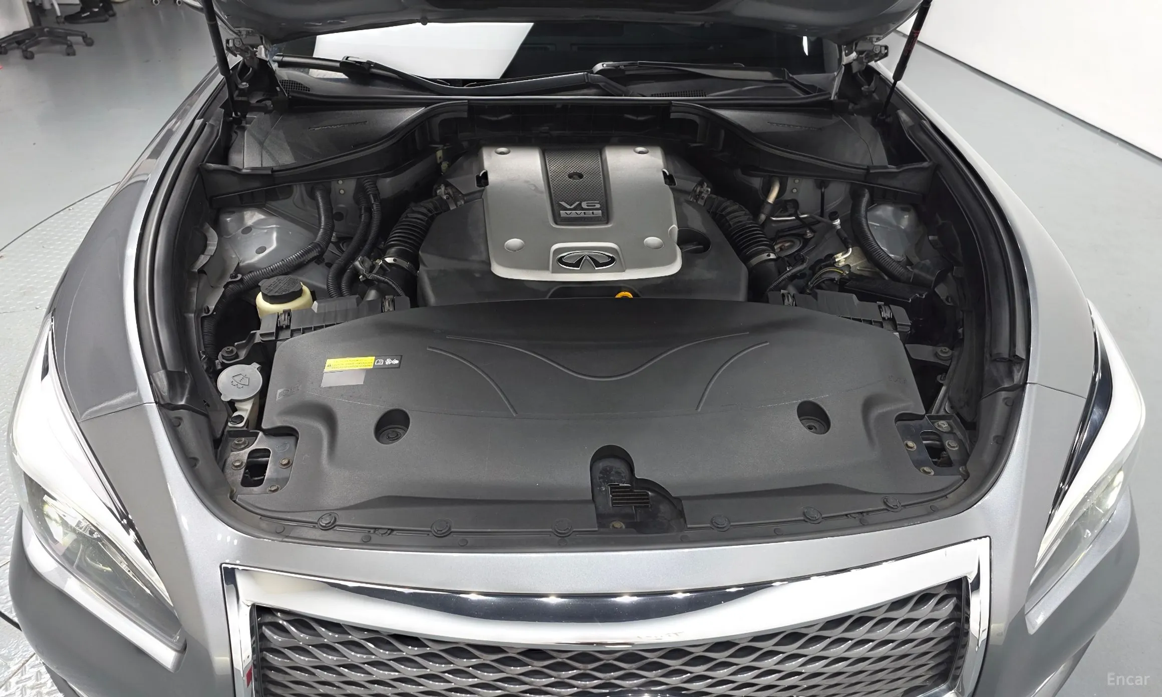 Infiniti Q70 превью 6
