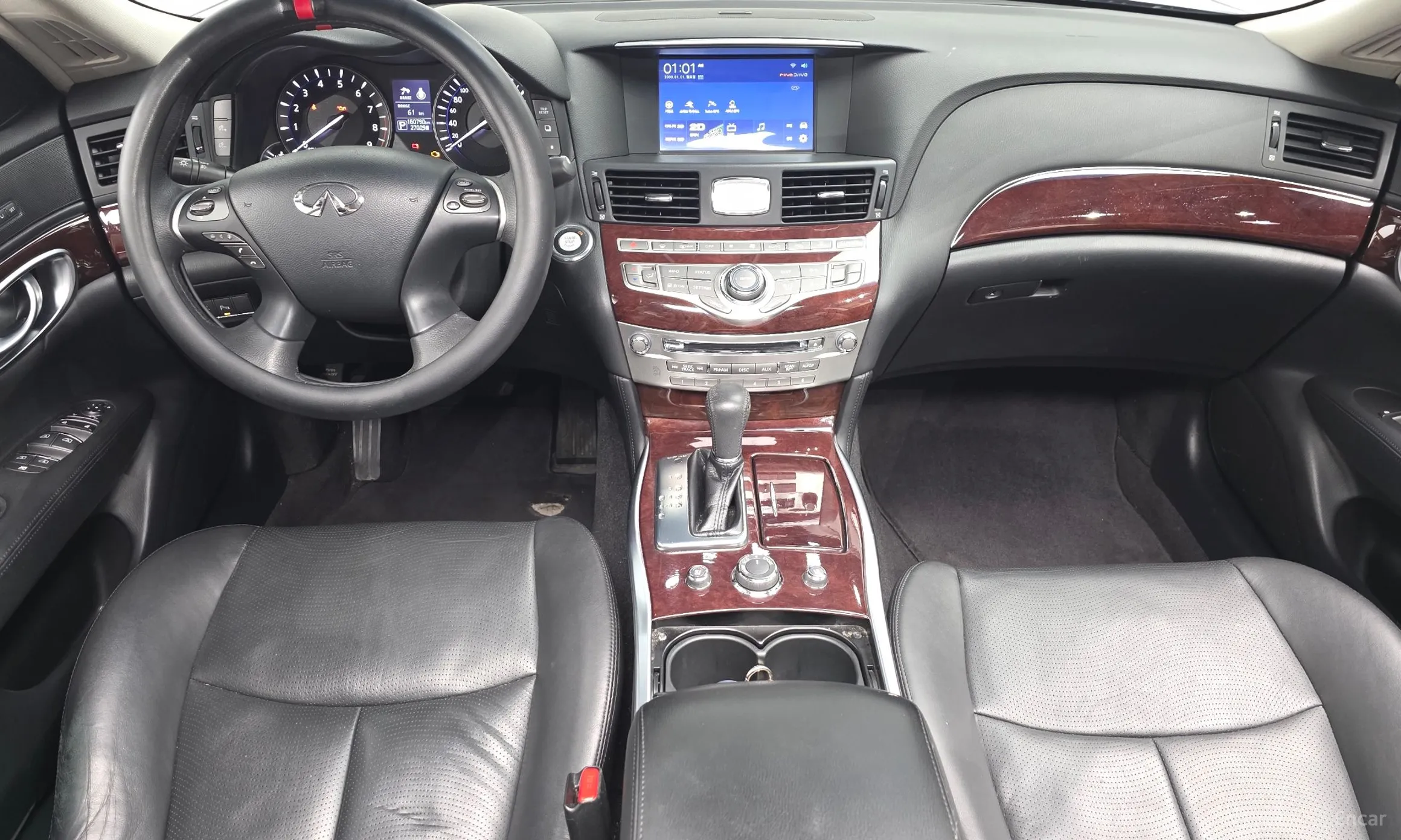 Infiniti Q70 превью 7