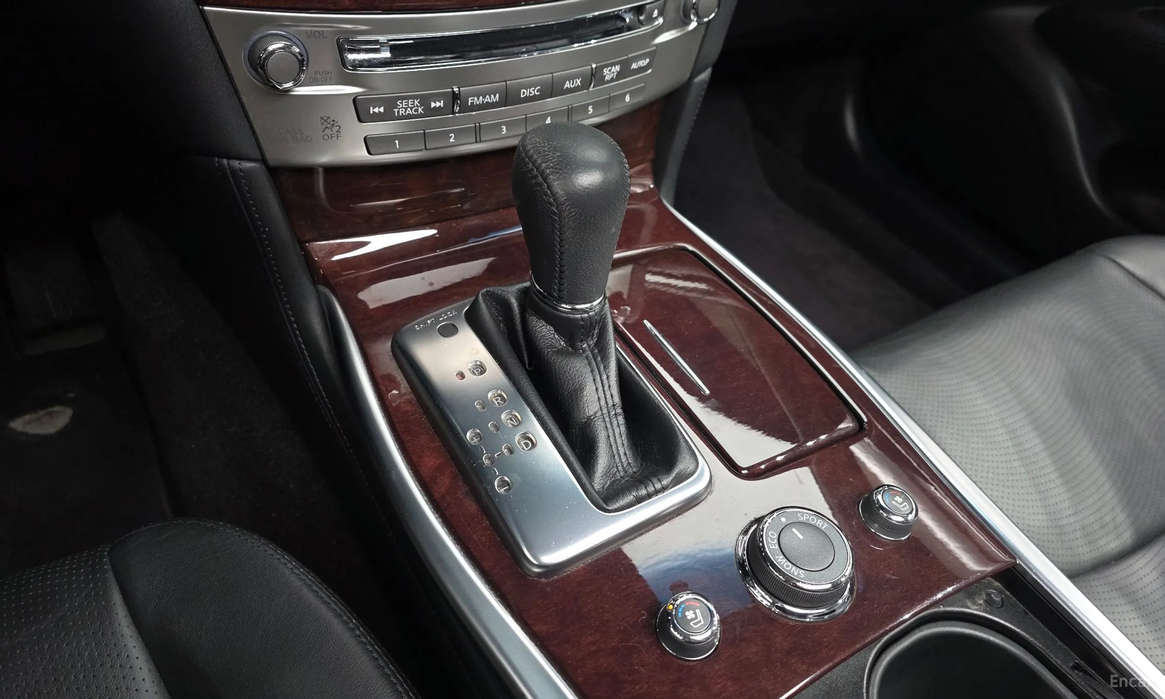 Infiniti Q70 превью 9