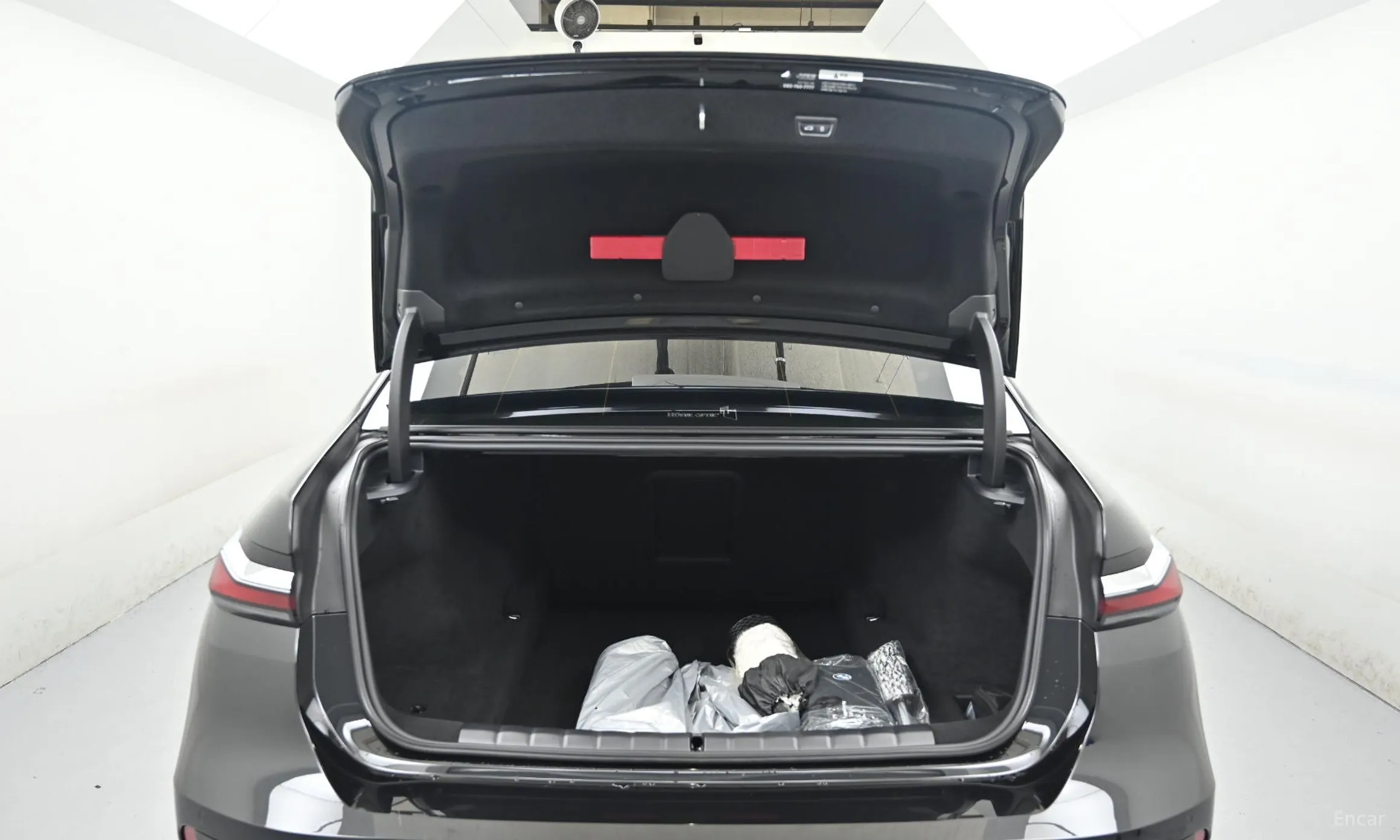 BMW 7 Series (G70) превью 20