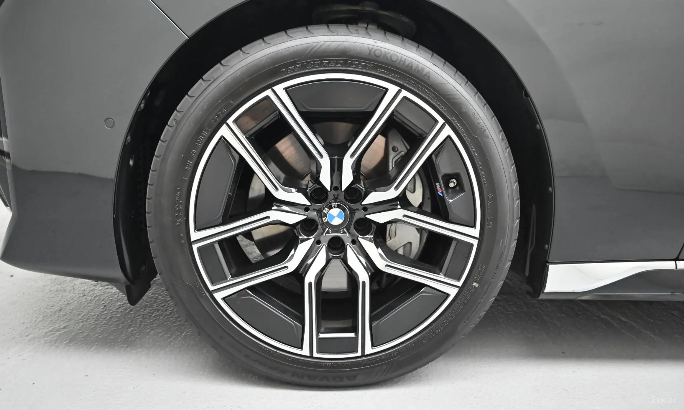 BMW 7 Series (G70) превью 5