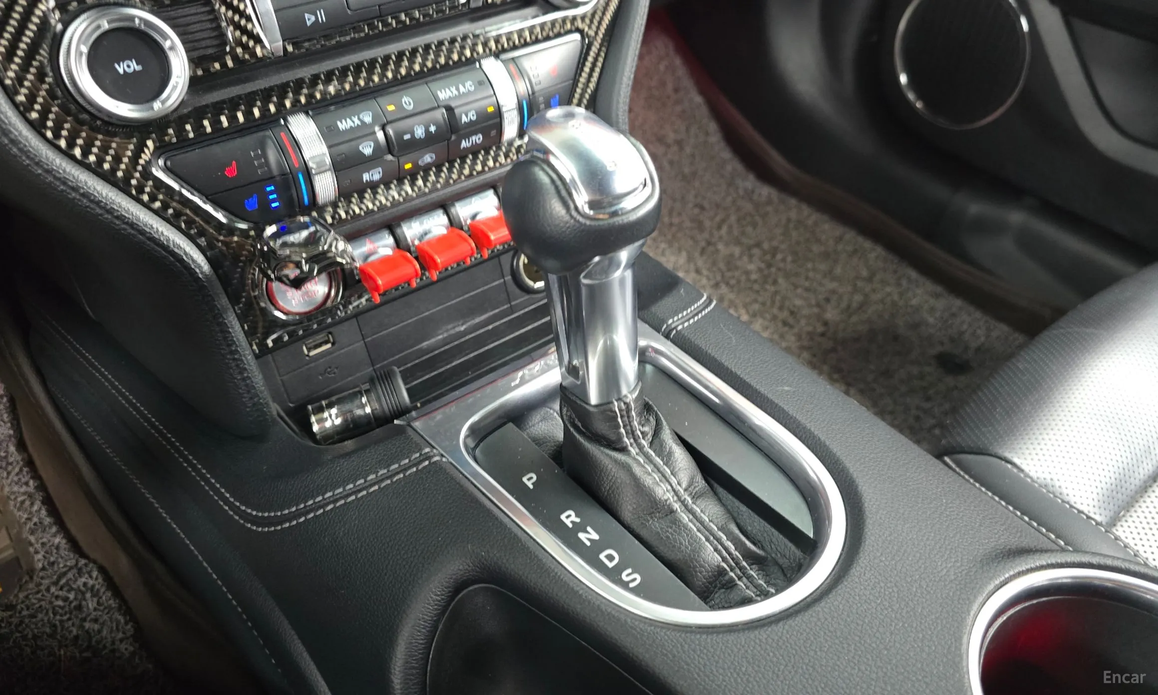 Ford Mustang превью 9