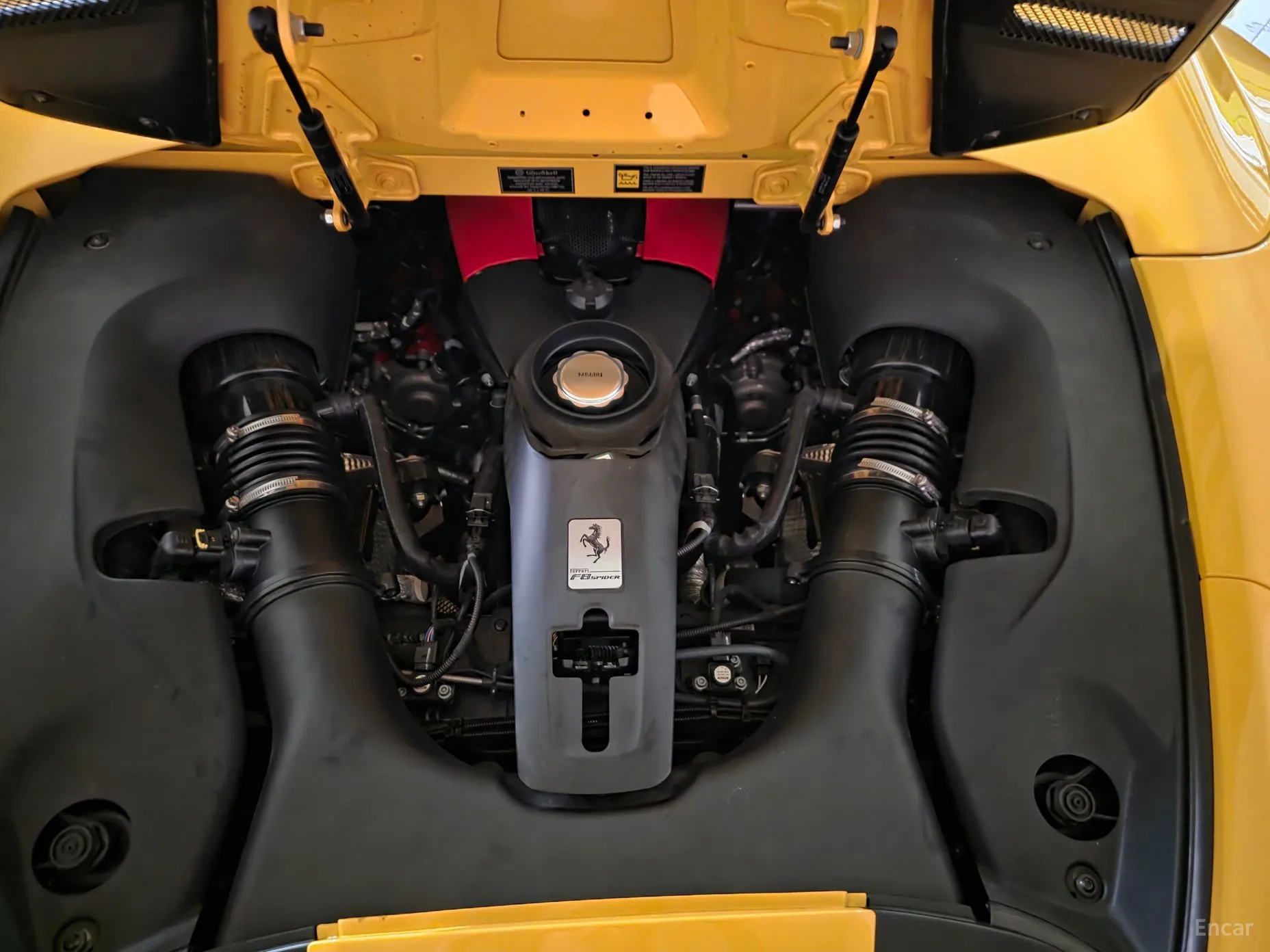 Ferrari F8 Spider превью 13