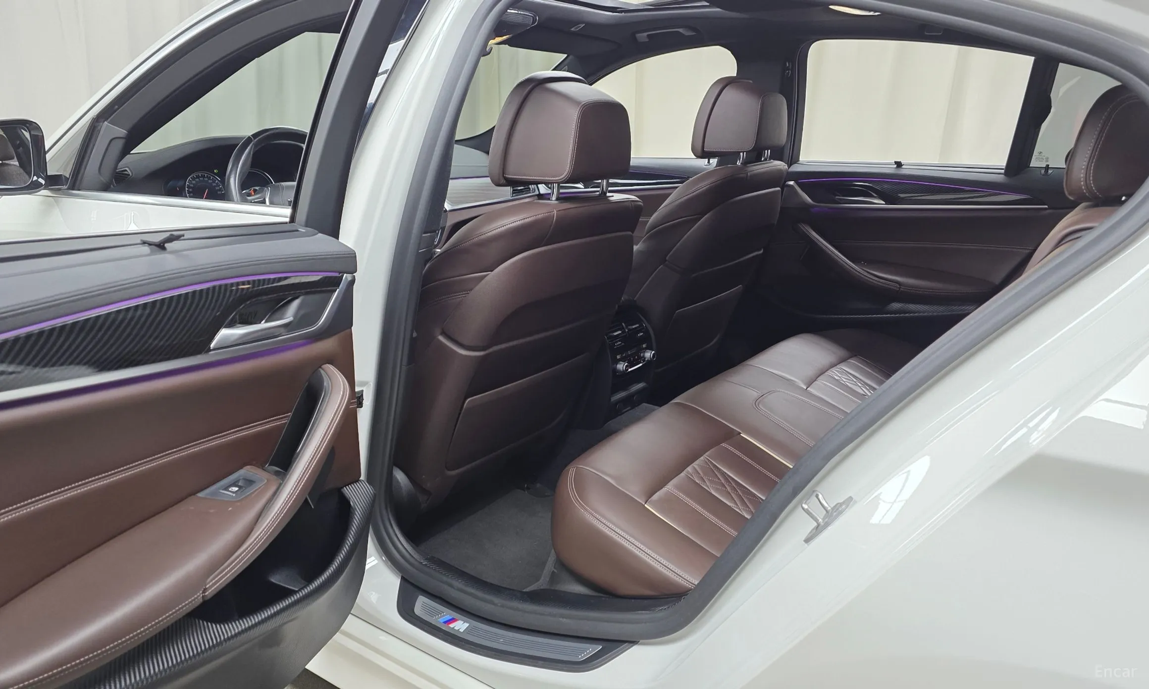 BMW 5 Series (G30) превью 12
