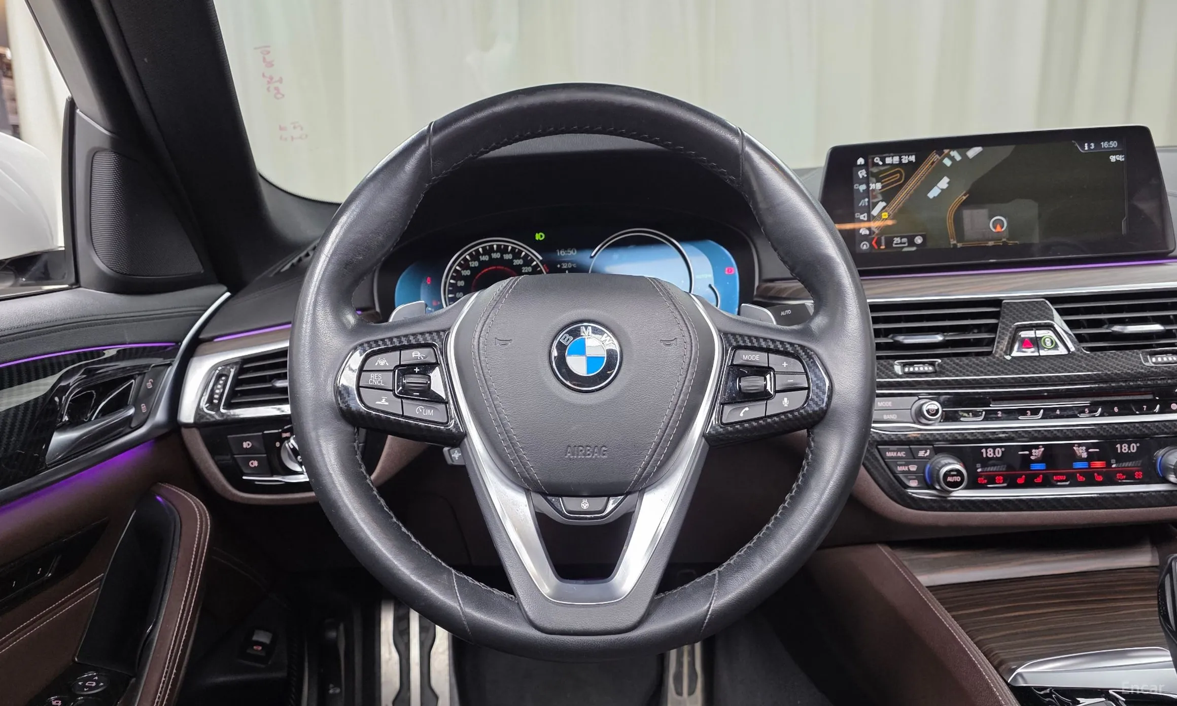BMW 5 Series (G30) превью 14