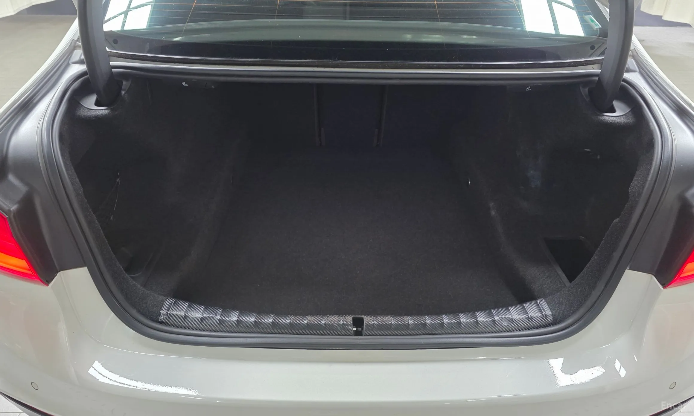 BMW 5 Series (G30) превью 18