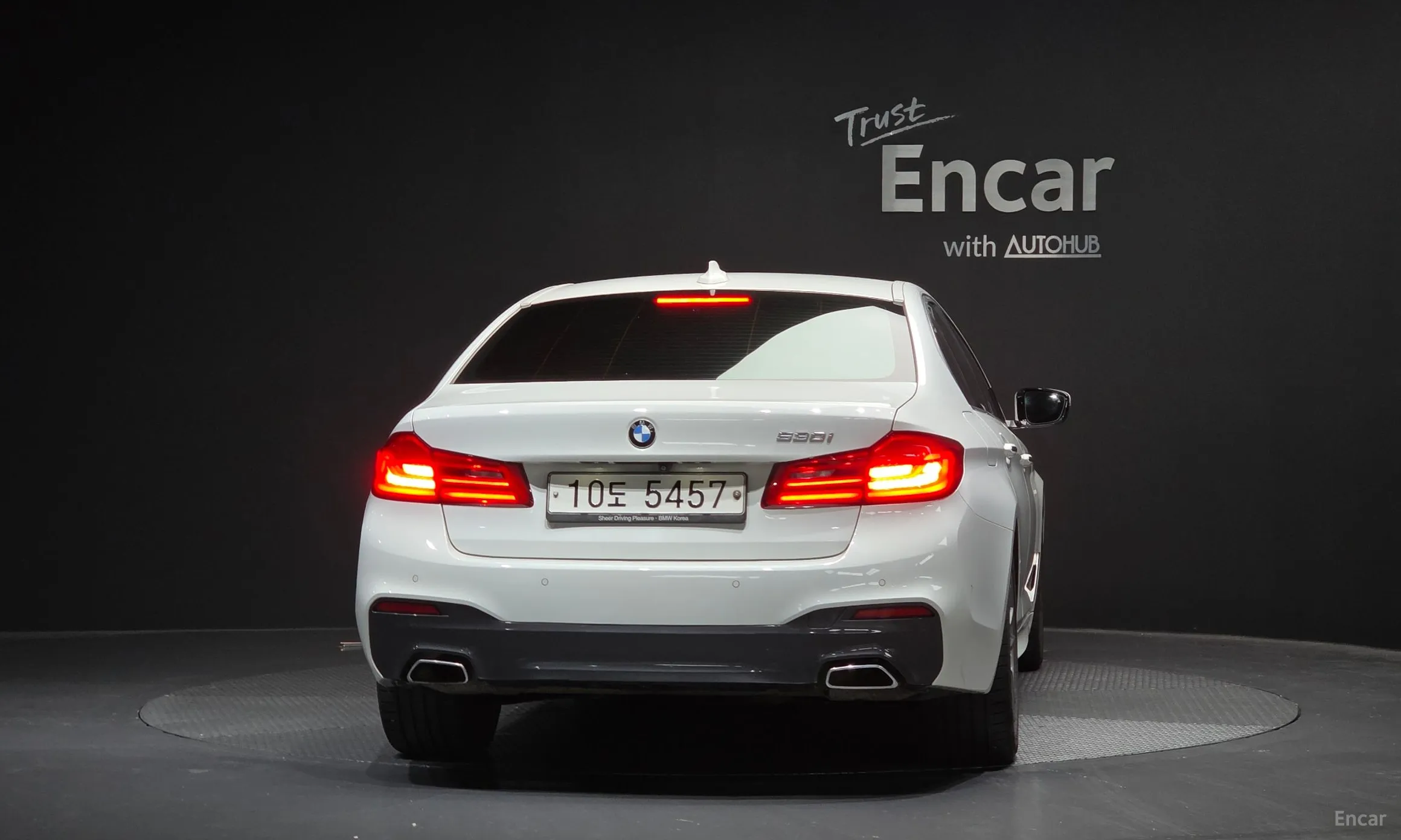 BMW 5 Series (G30) превью 4
