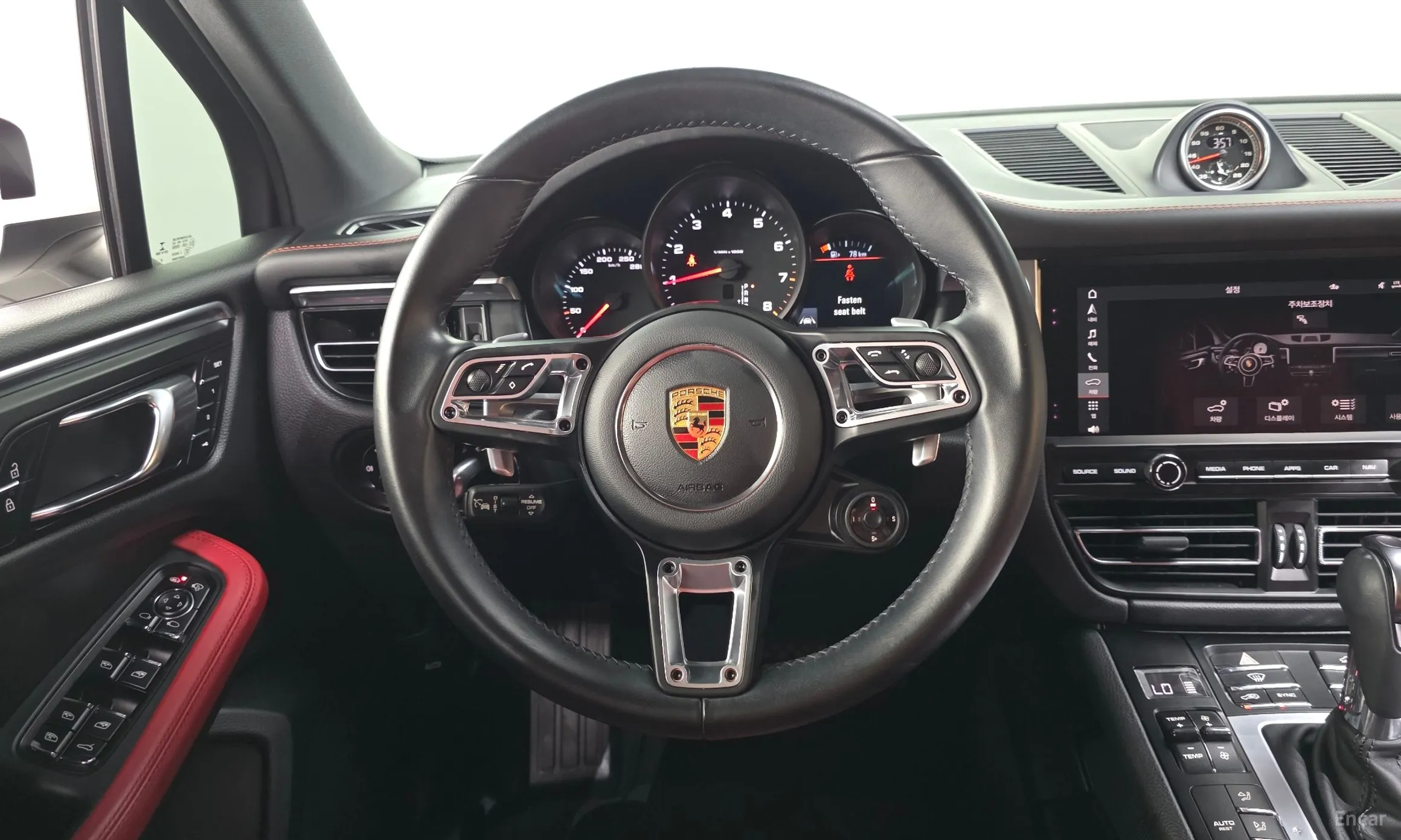 Porsche Macan превью 13