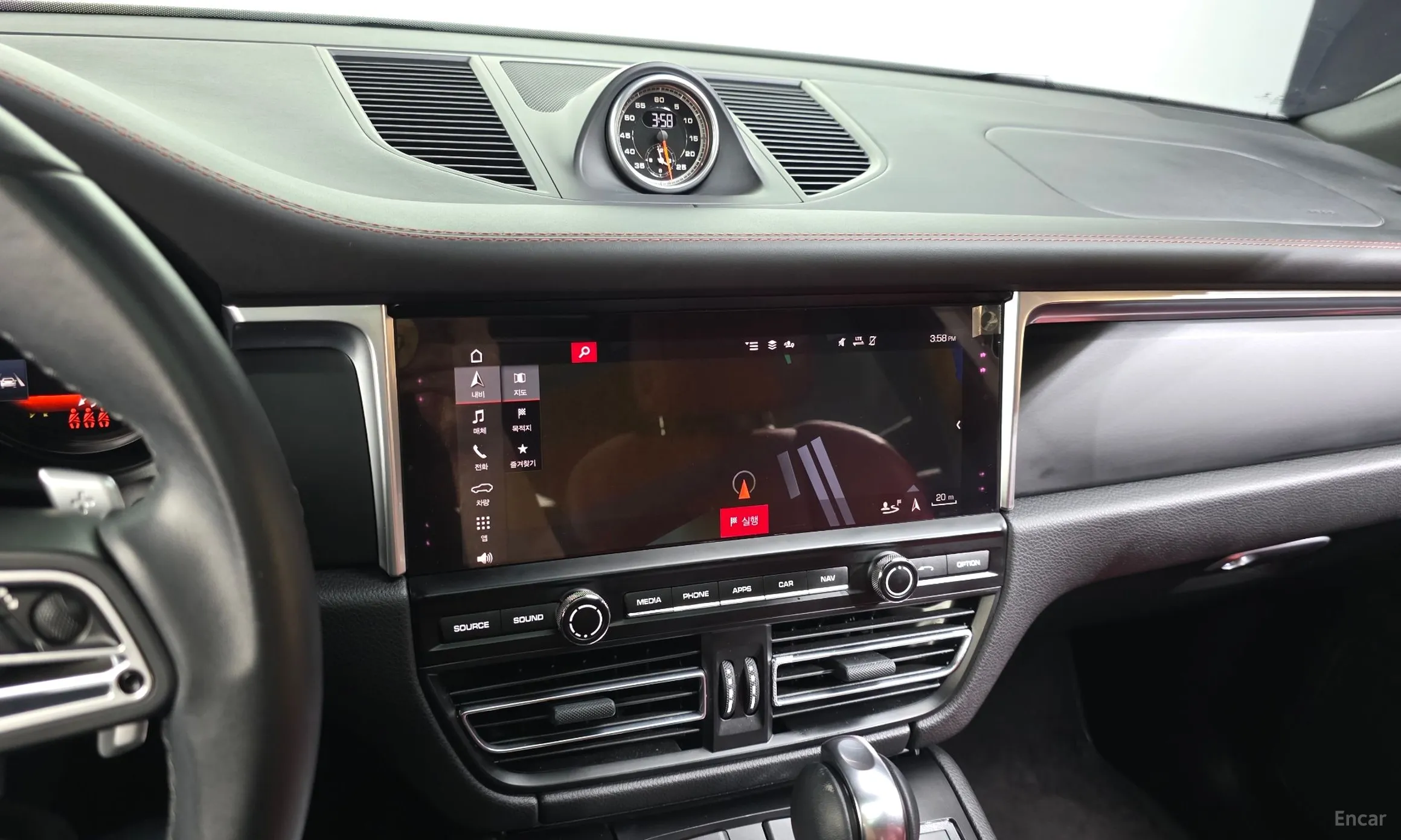 Porsche Macan превью 15