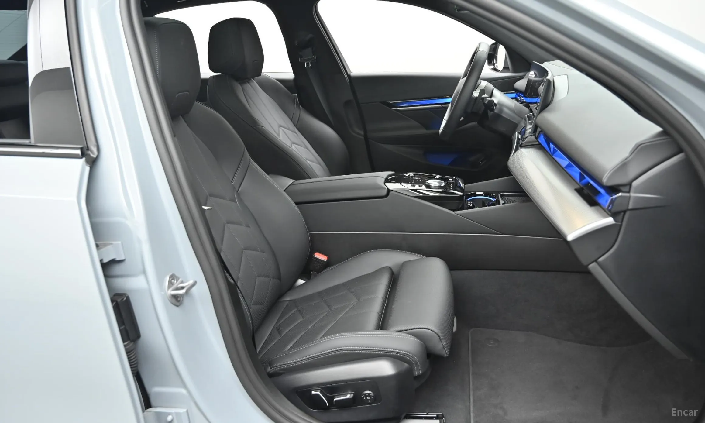 BMW 5 Series (G60) превью 10