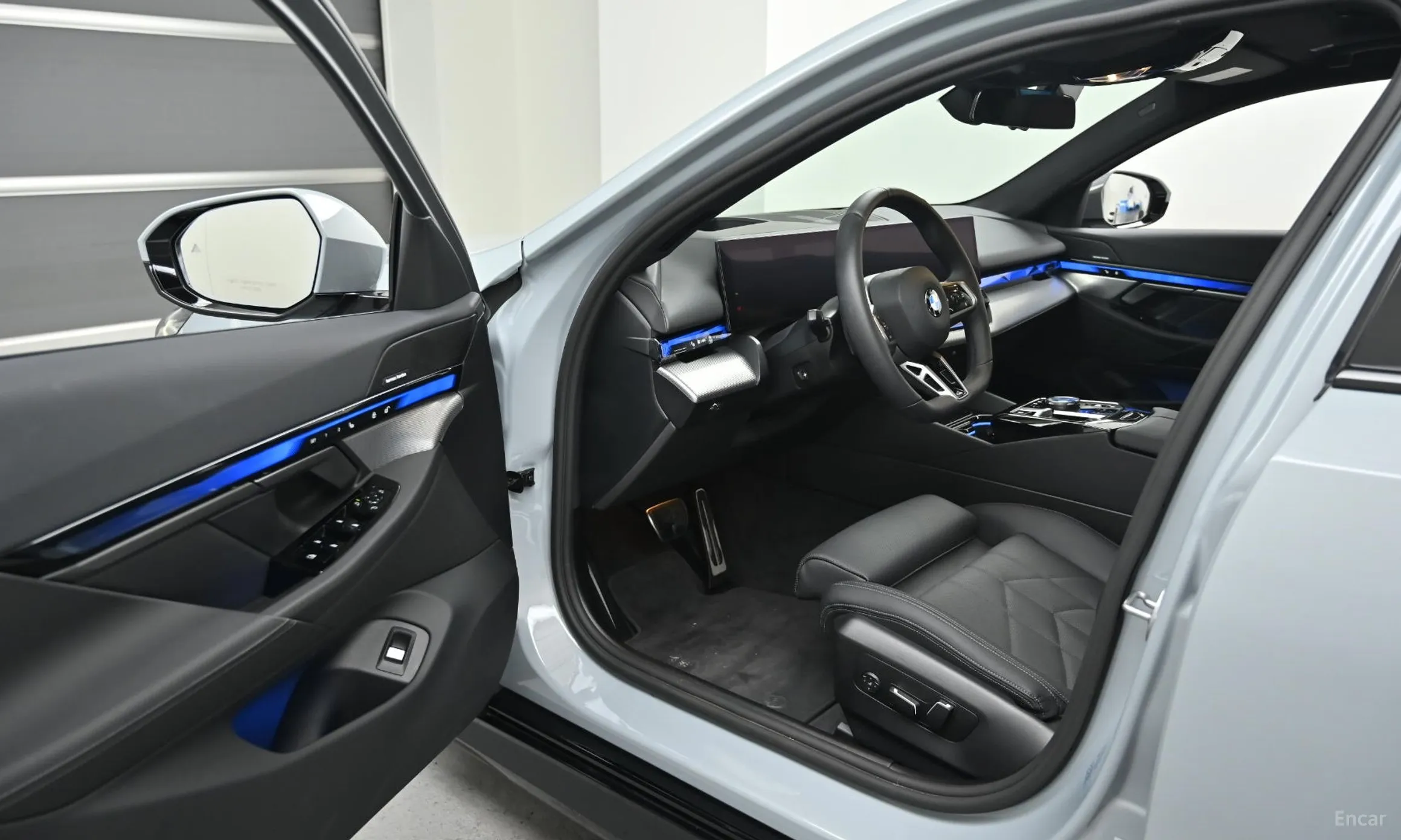 BMW 5 Series (G60) превью 11