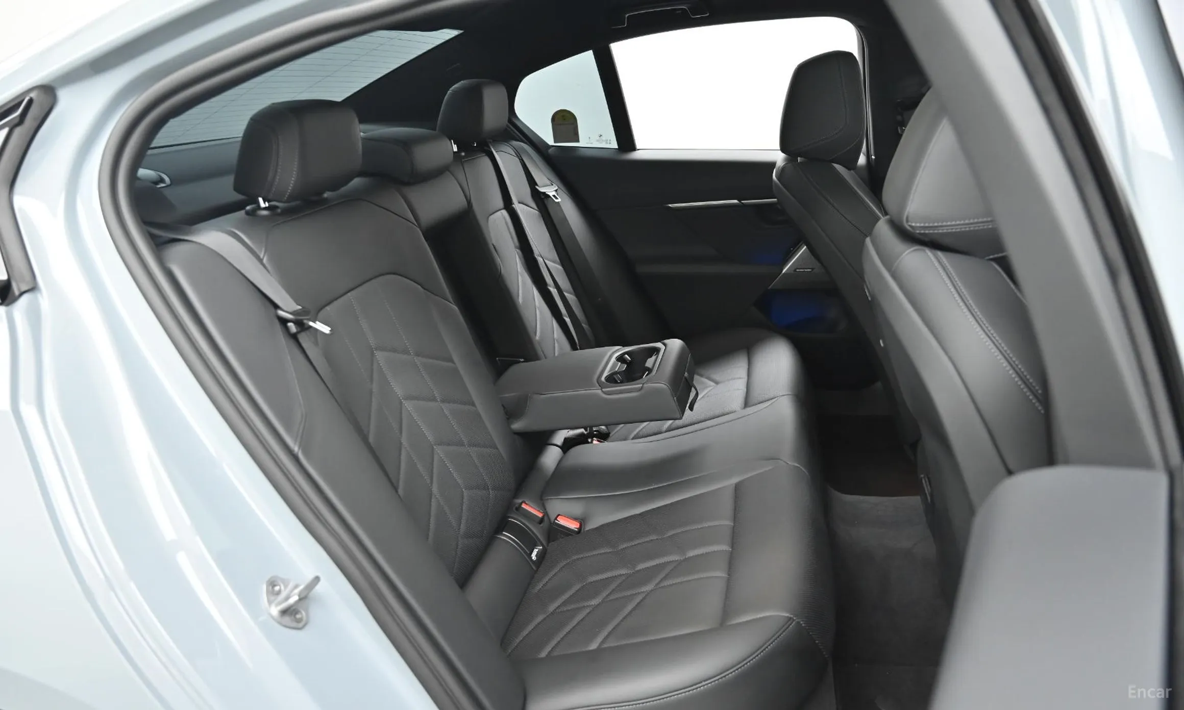 BMW 5 Series (G60) превью 12