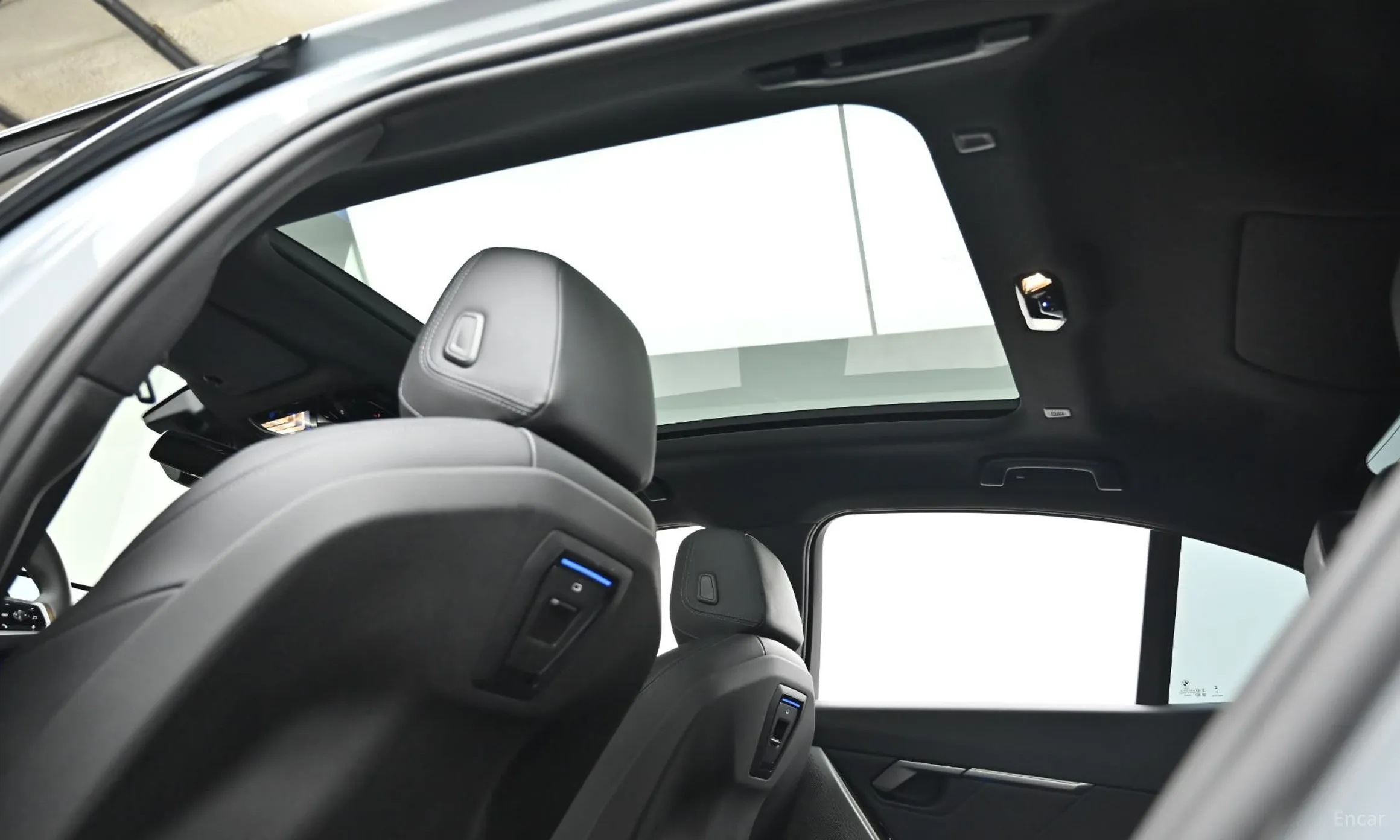 BMW 5 Series (G60) превью 19