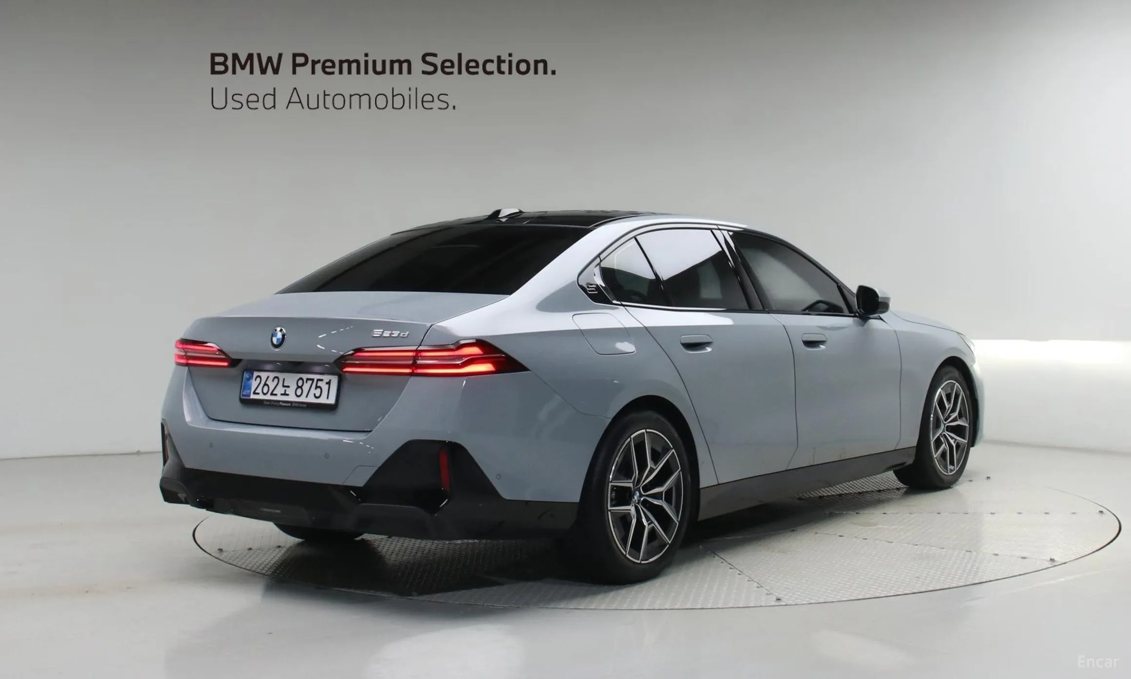 BMW 5 Series (G60) превью 4